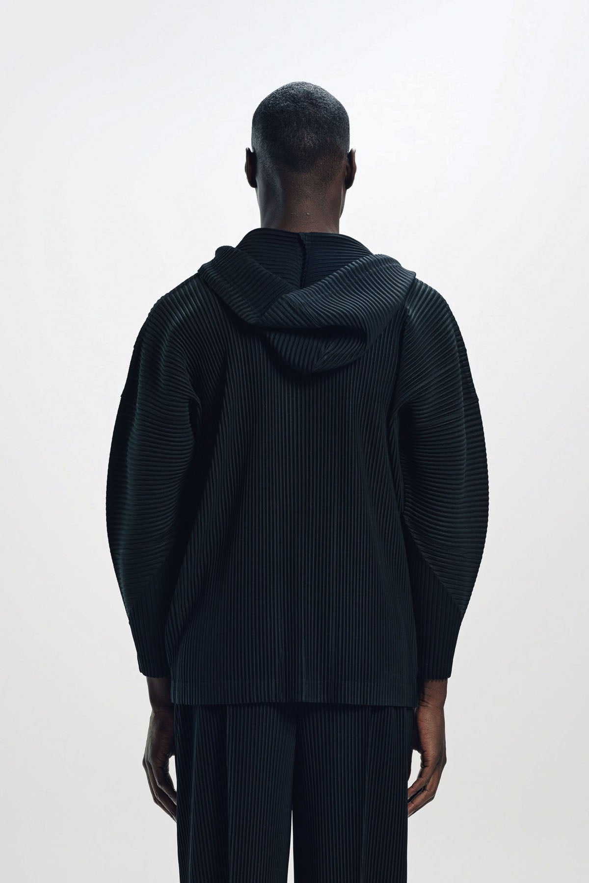 HOMME PLISSÉ ISSEY MIYAKE | PLEATED HOODIE