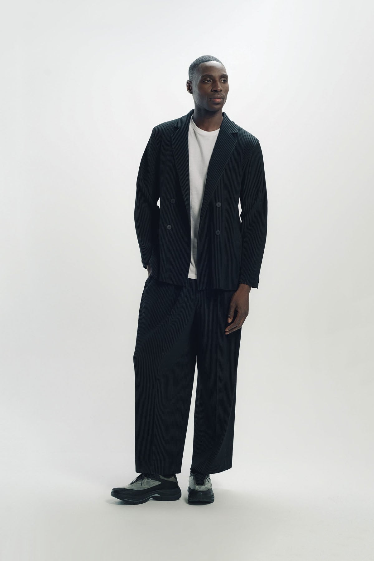 HOMME PLISSÉ ISSEY MIYAKE | TAILORED PLEATED BLAZER