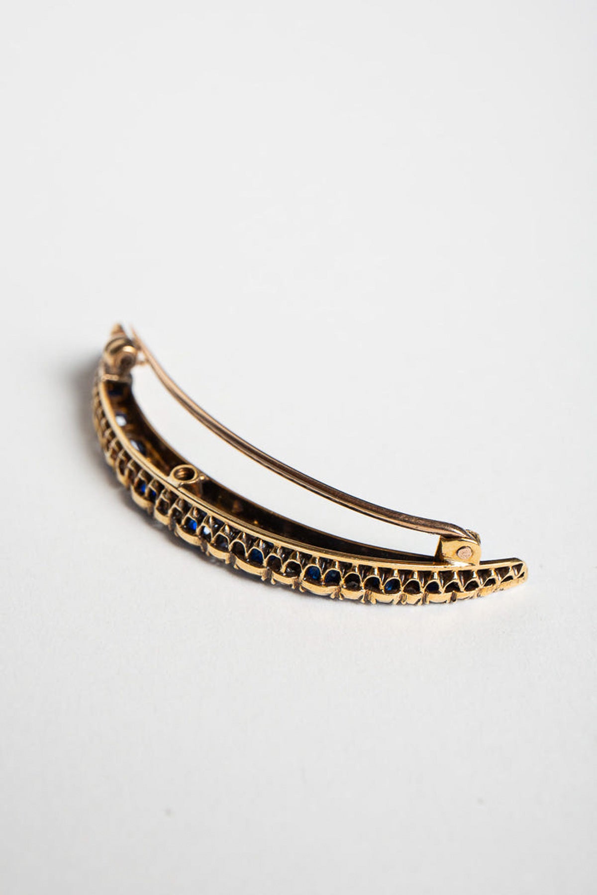 MAXFIELD PRIVATE COLLECTION | VINTAGE SAPPHIRE & DIAMOND BROOCH