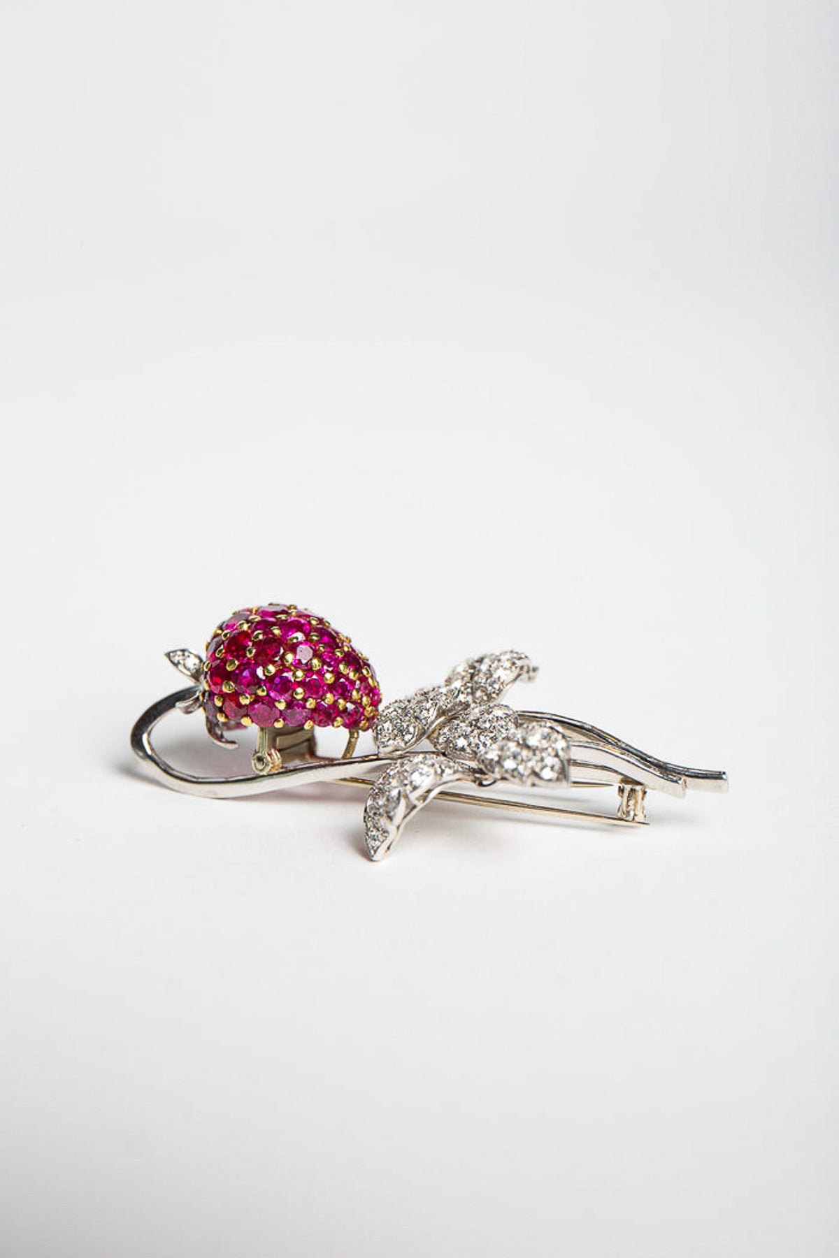 MAXFIELD PRIVATE COLLECTION | VINTAGE STRAWBERRY RUBY & DIAMOND PIN
