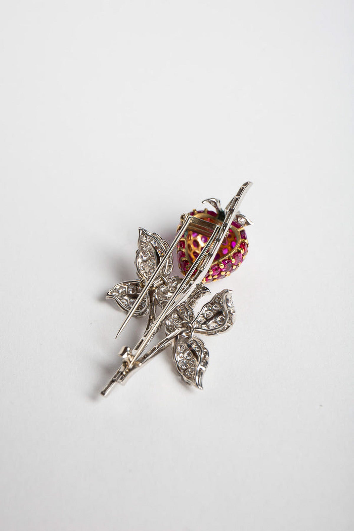 MAXFIELD PRIVATE COLLECTION | VINTAGE STRAWBERRY RUBY & DIAMOND PIN