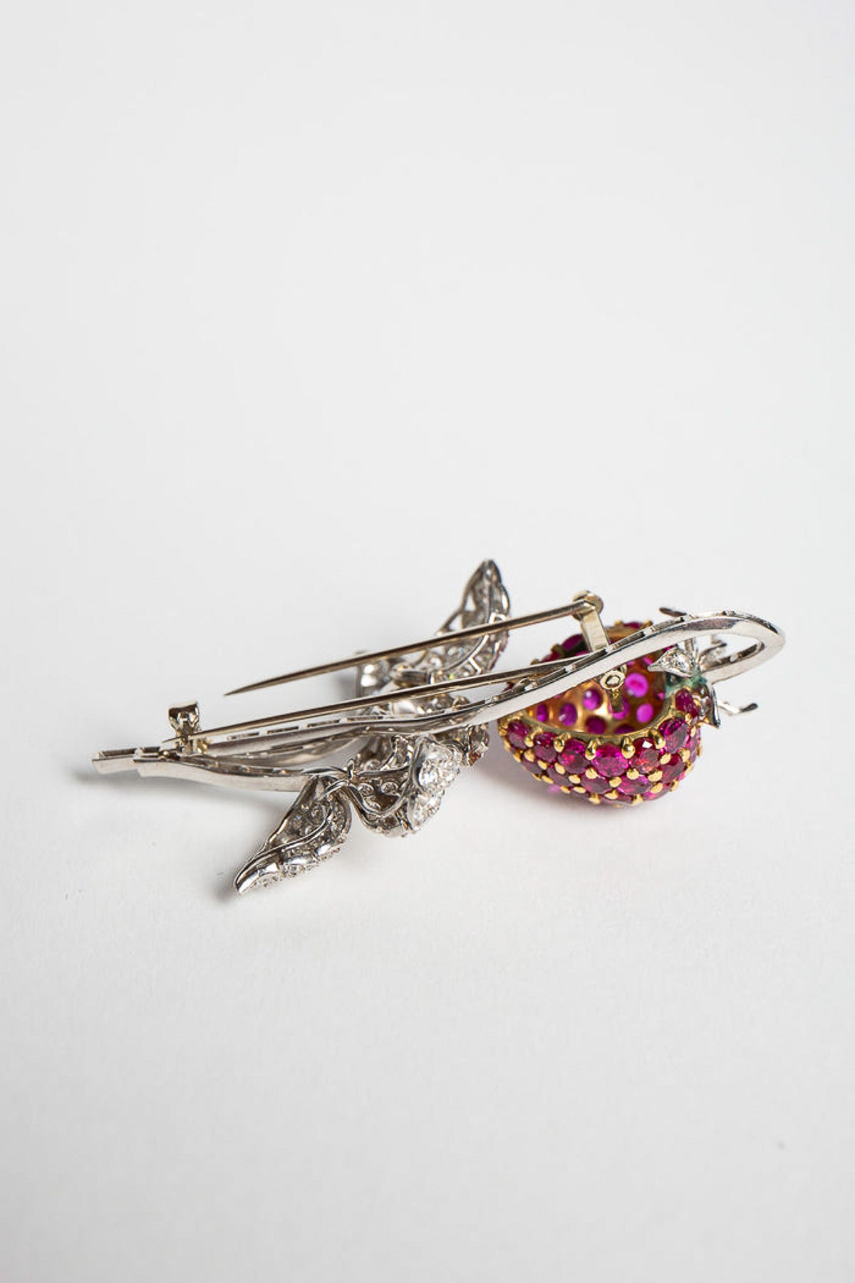 MAXFIELD PRIVATE COLLECTION | VINTAGE STRAWBERRY RUBY & DIAMOND PIN