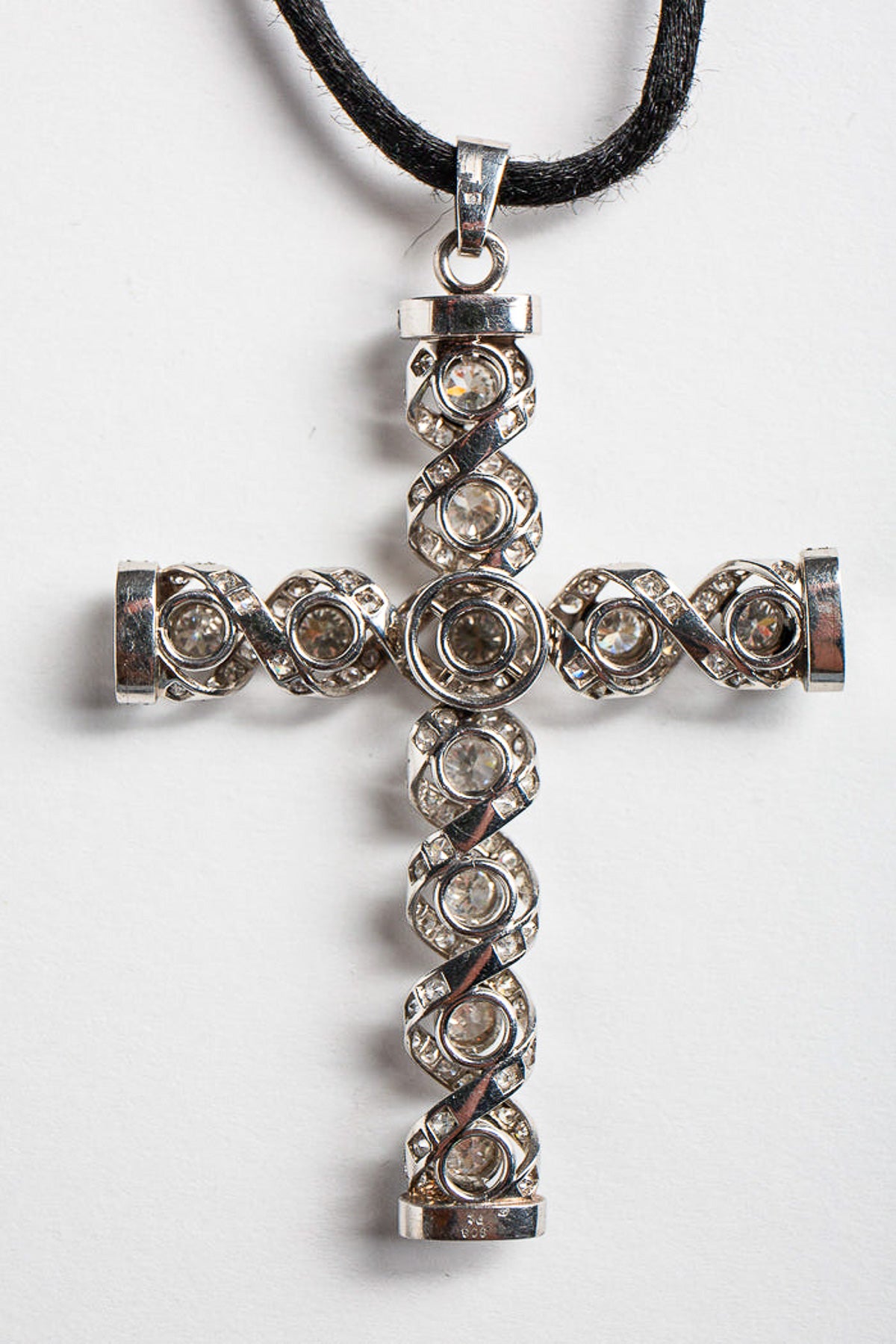 MAXFIELD PRIVATE COLLECTION | 1940'S DIAMOND CROSS NECKLACE