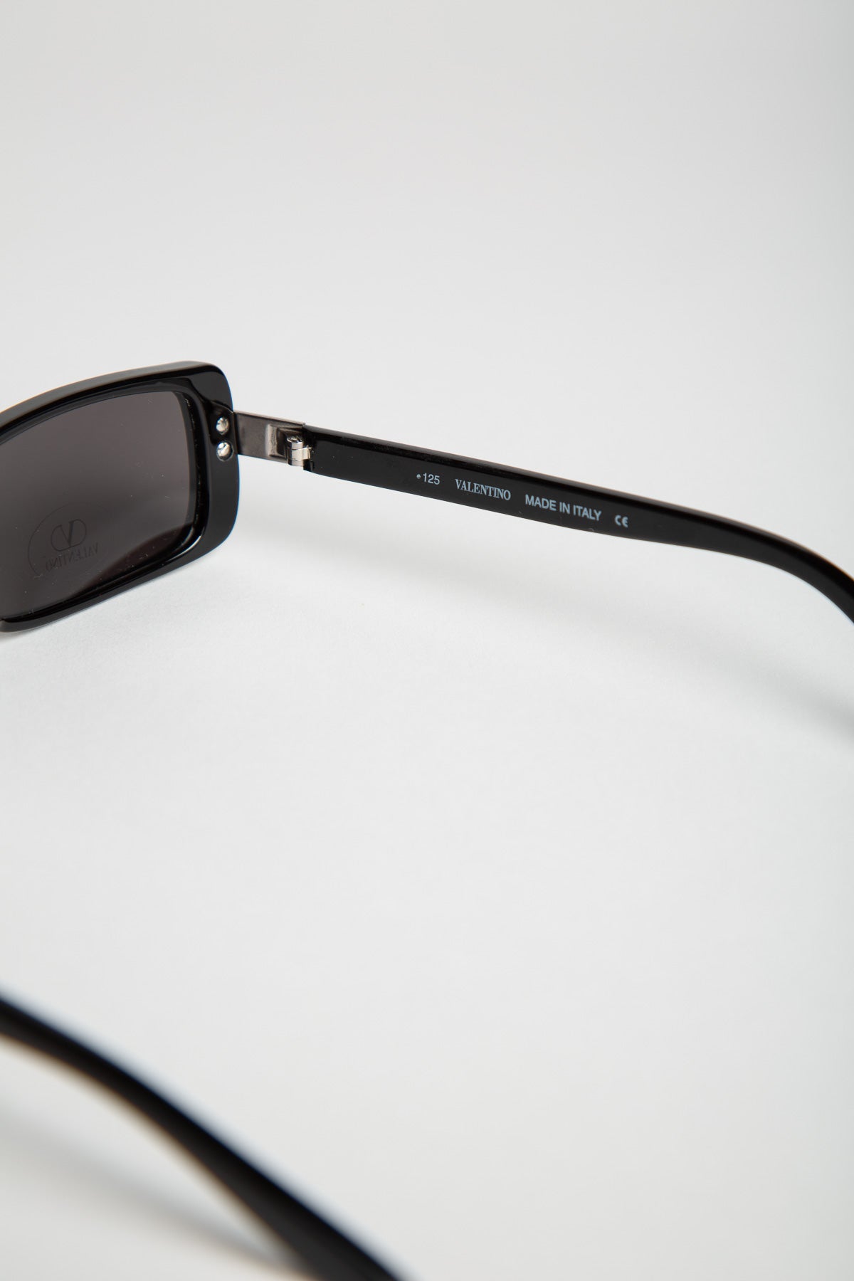 MAXFIELD VINTAGE | 2000'S VALENTINO 5105 SUNGLASSES