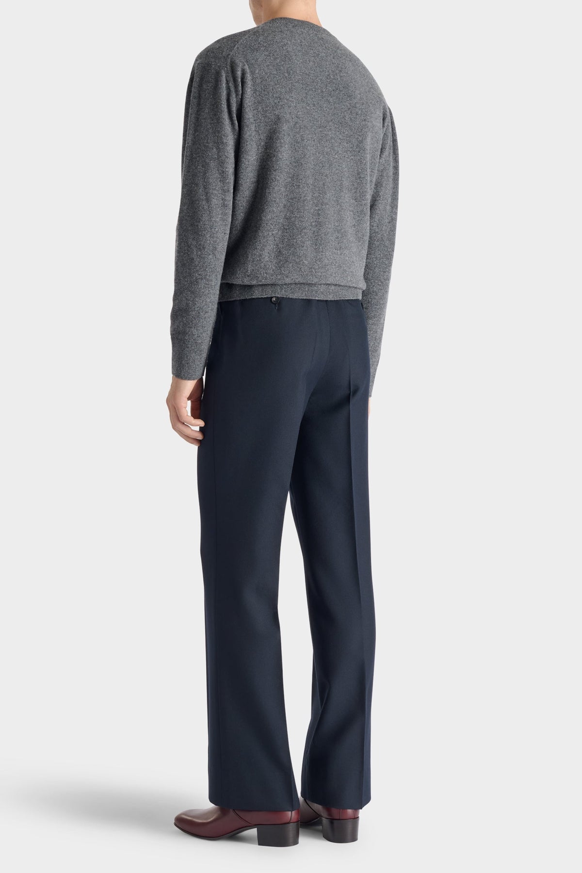 HUSBANDS | V-Neck Sweater In Grey Extrafine Lambswool