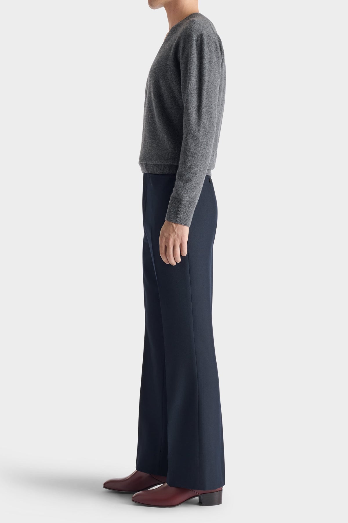 HUSBANDS | V-Neck Sweater In Grey Extrafine Lambswool