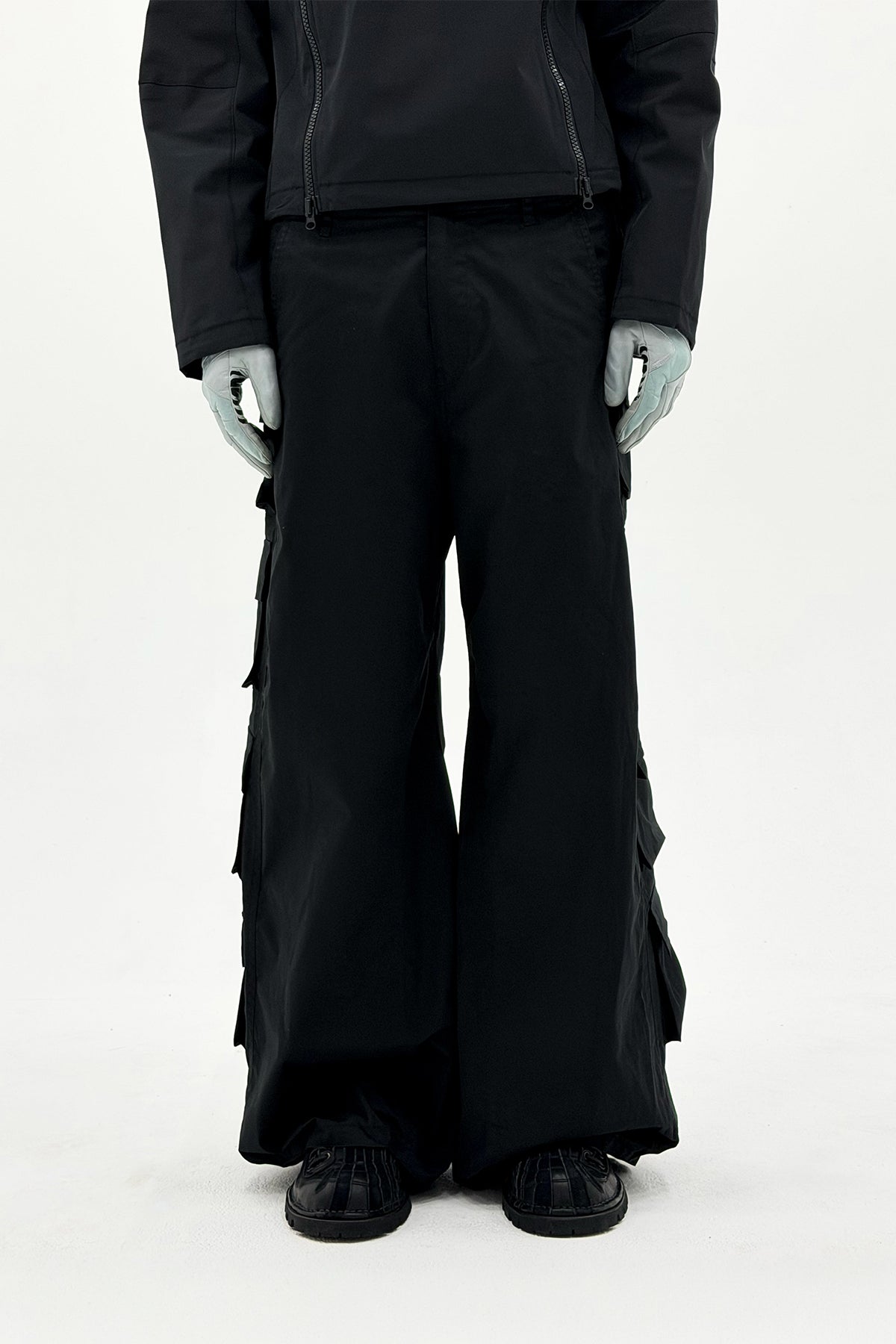 FFFPOSTALSERVICE | 6 Flap Pocket Trousers in Black