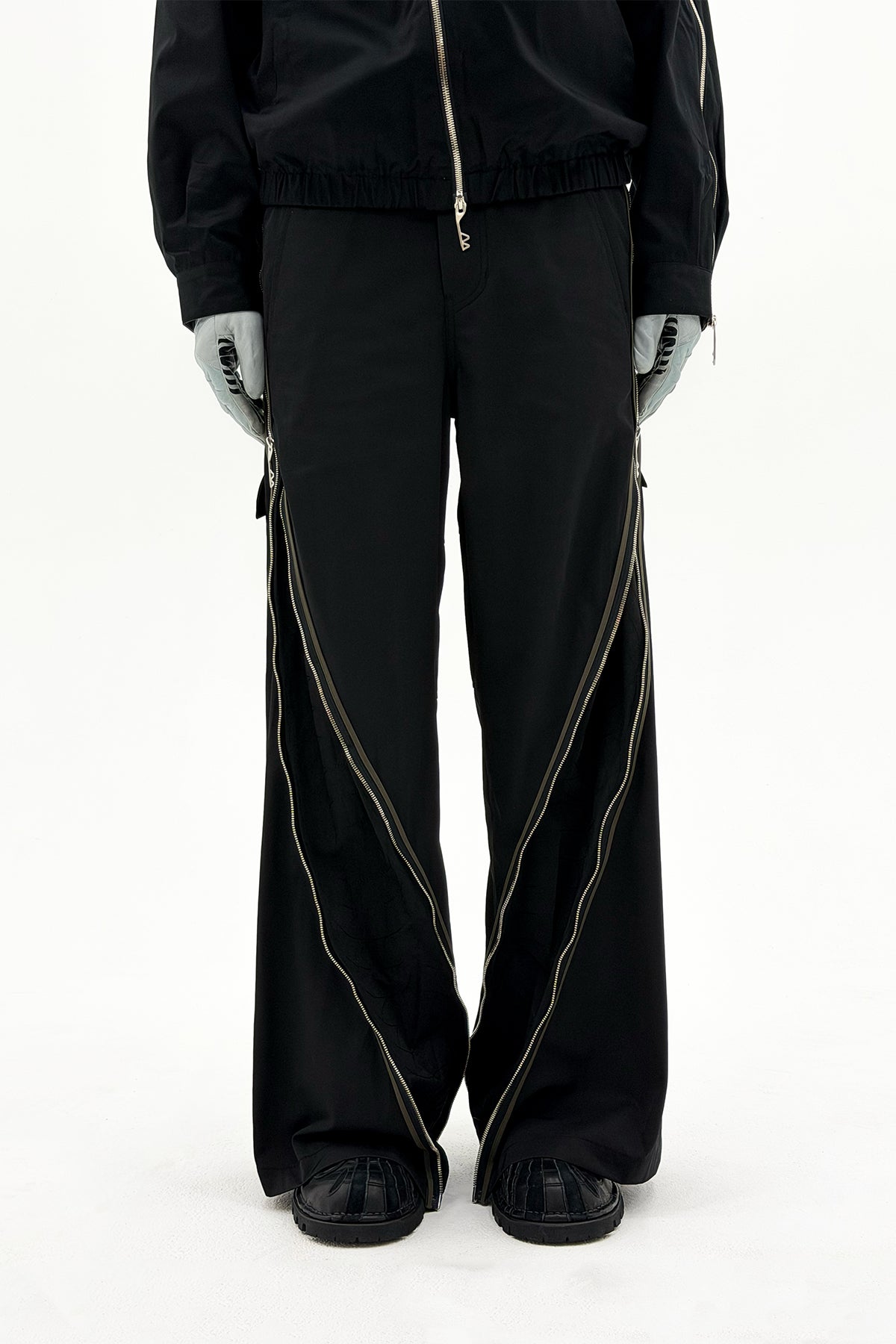FFFPOSTALSERVICE | Diffraction 3-Way Zip Cargo Trousers in Black