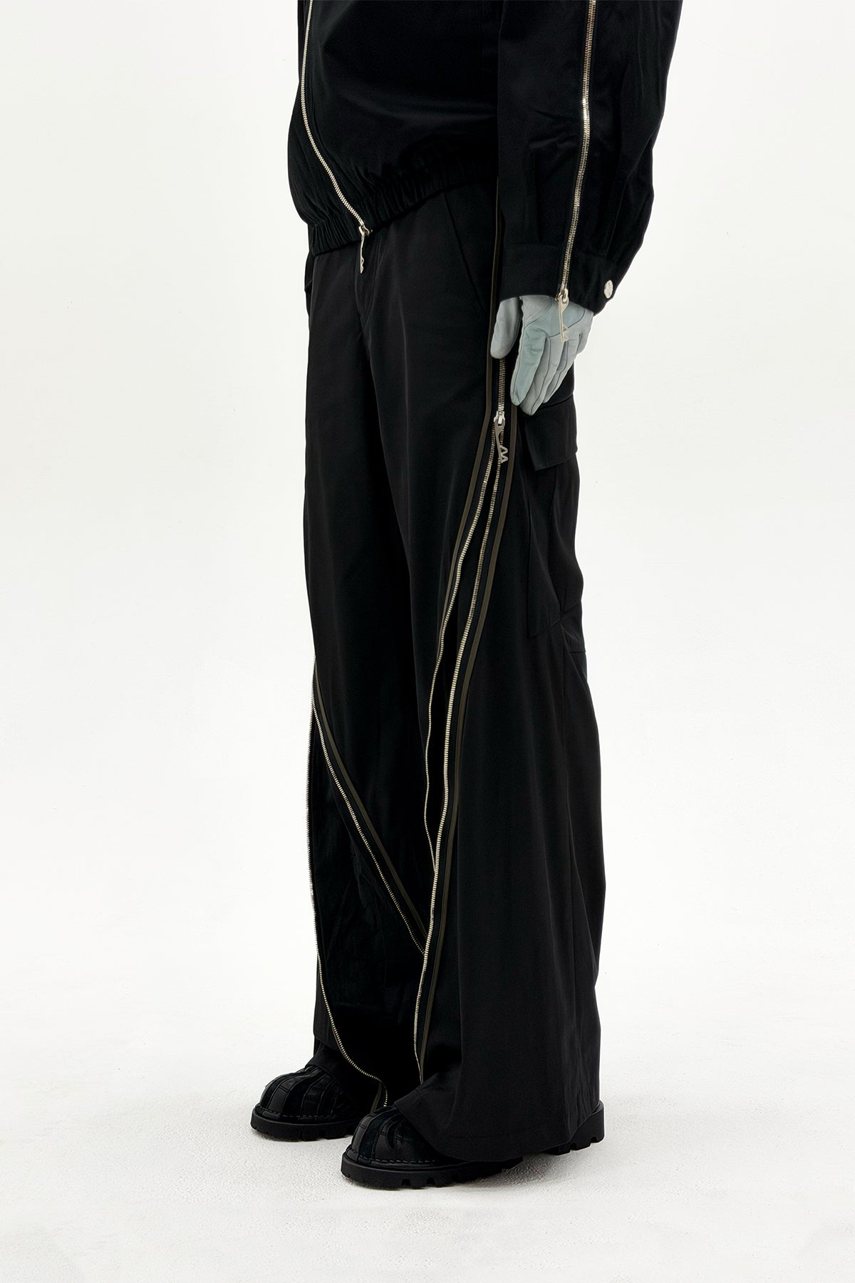 FFFPOSTALSERVICE | Diffraction 3-Way Zip Cargo Trousers in Black