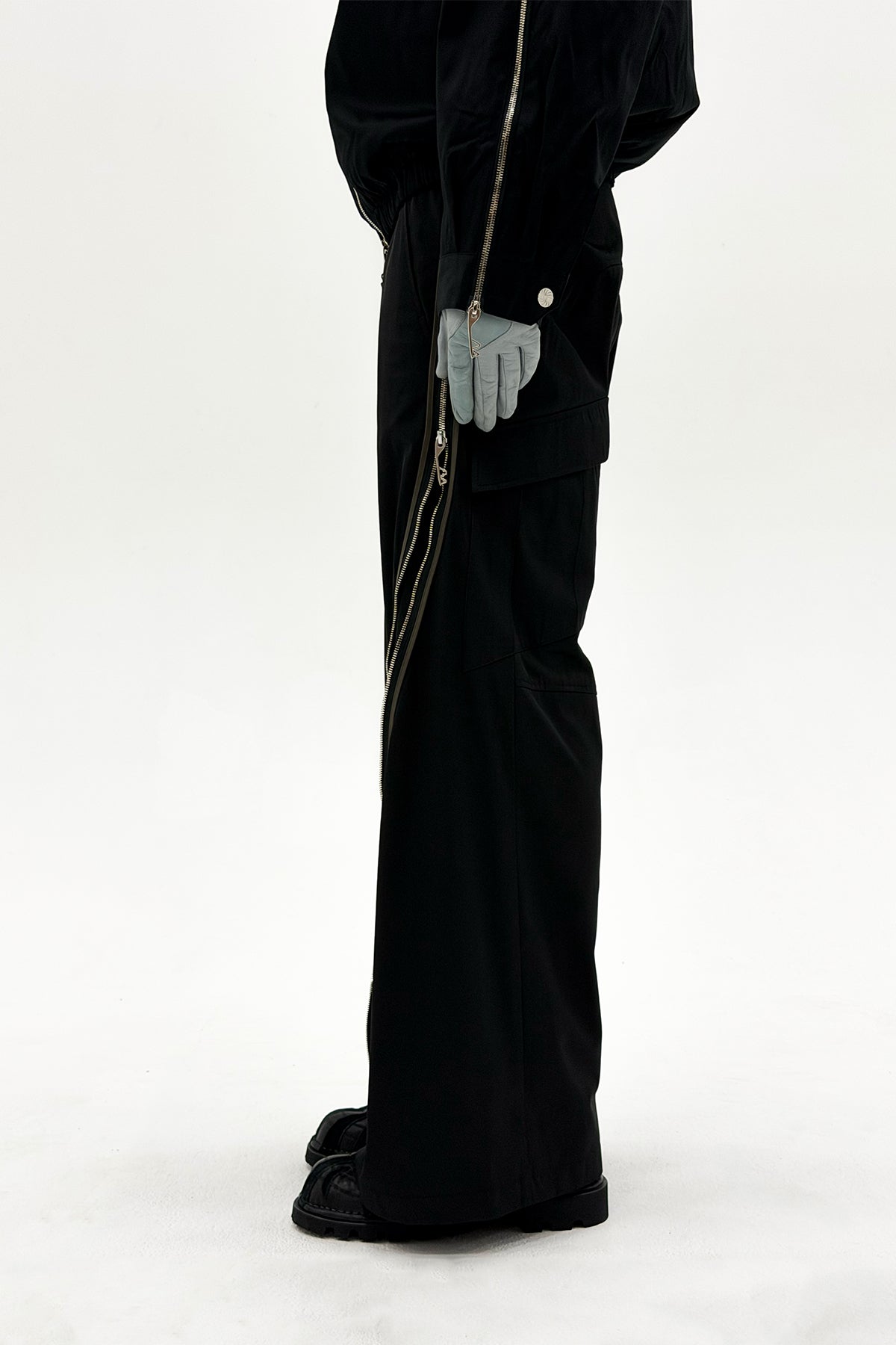 FFFPOSTALSERVICE | Diffraction 3-Way Zip Cargo Trousers in Black