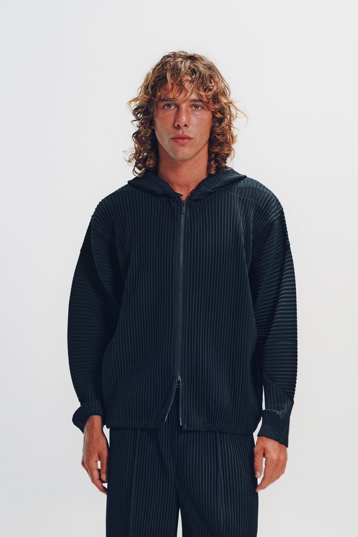 HOMME PLISSÉ ISSEY MIYAKE | Zip Hoodie