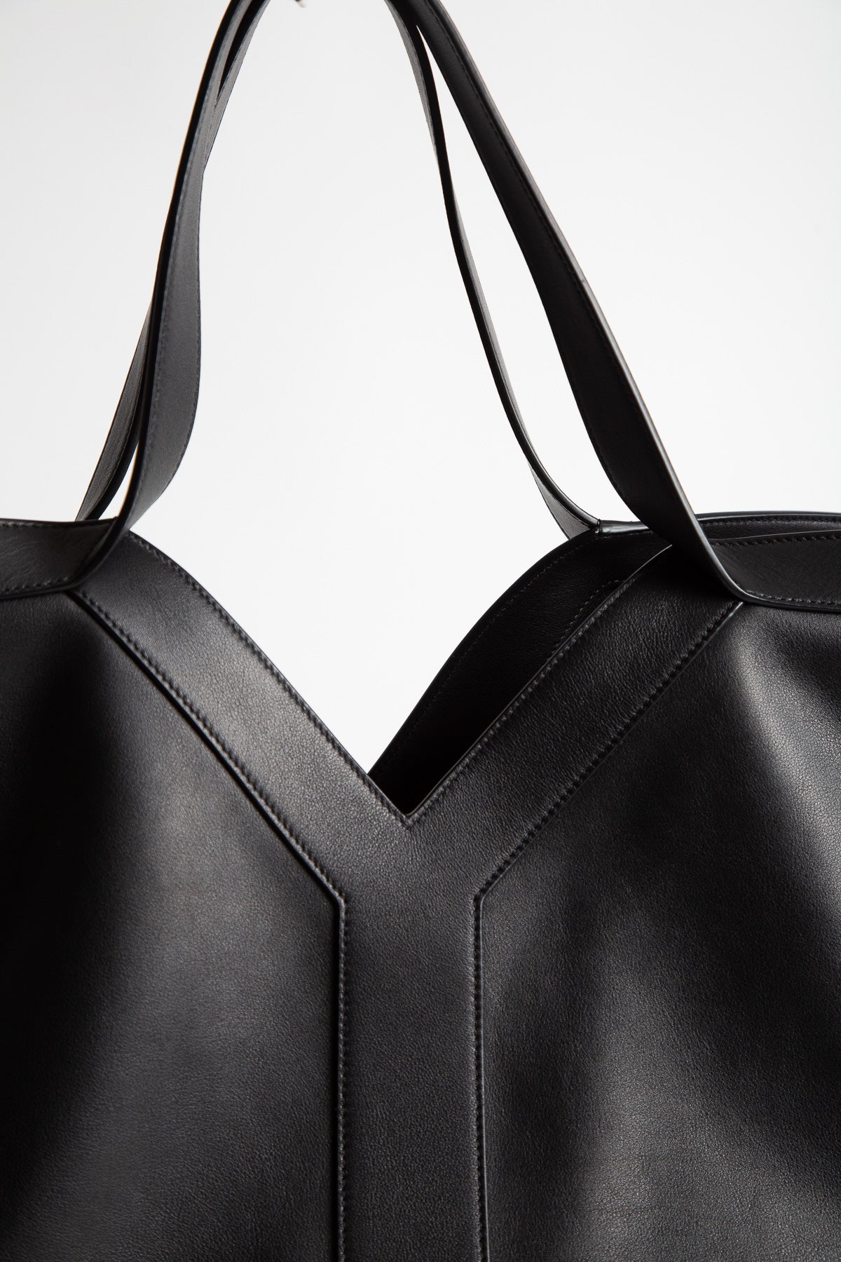 SAINT LAURENT | Y Tote in Leather