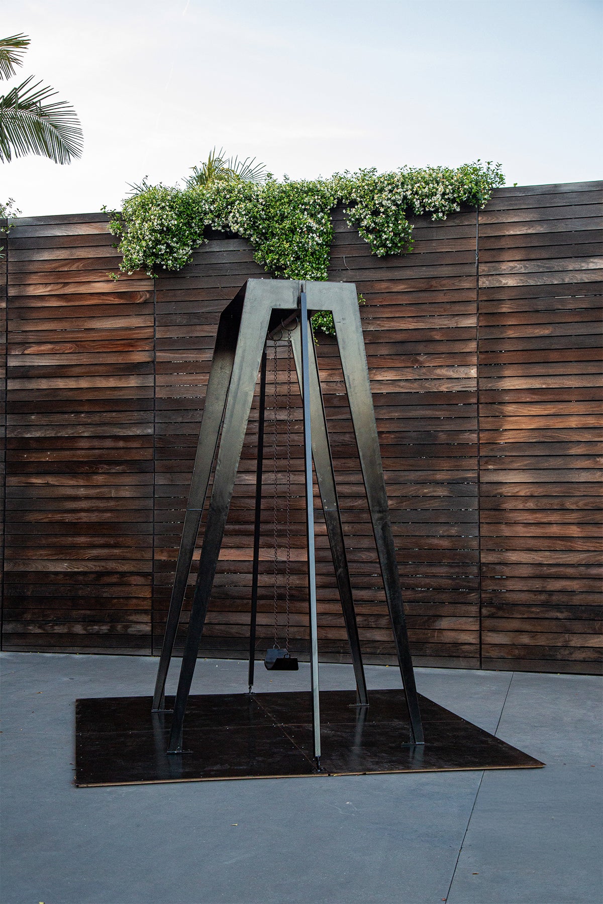 ENFANTS RICHES DÉPRIMÉS | ONLY CHILD SWING SET