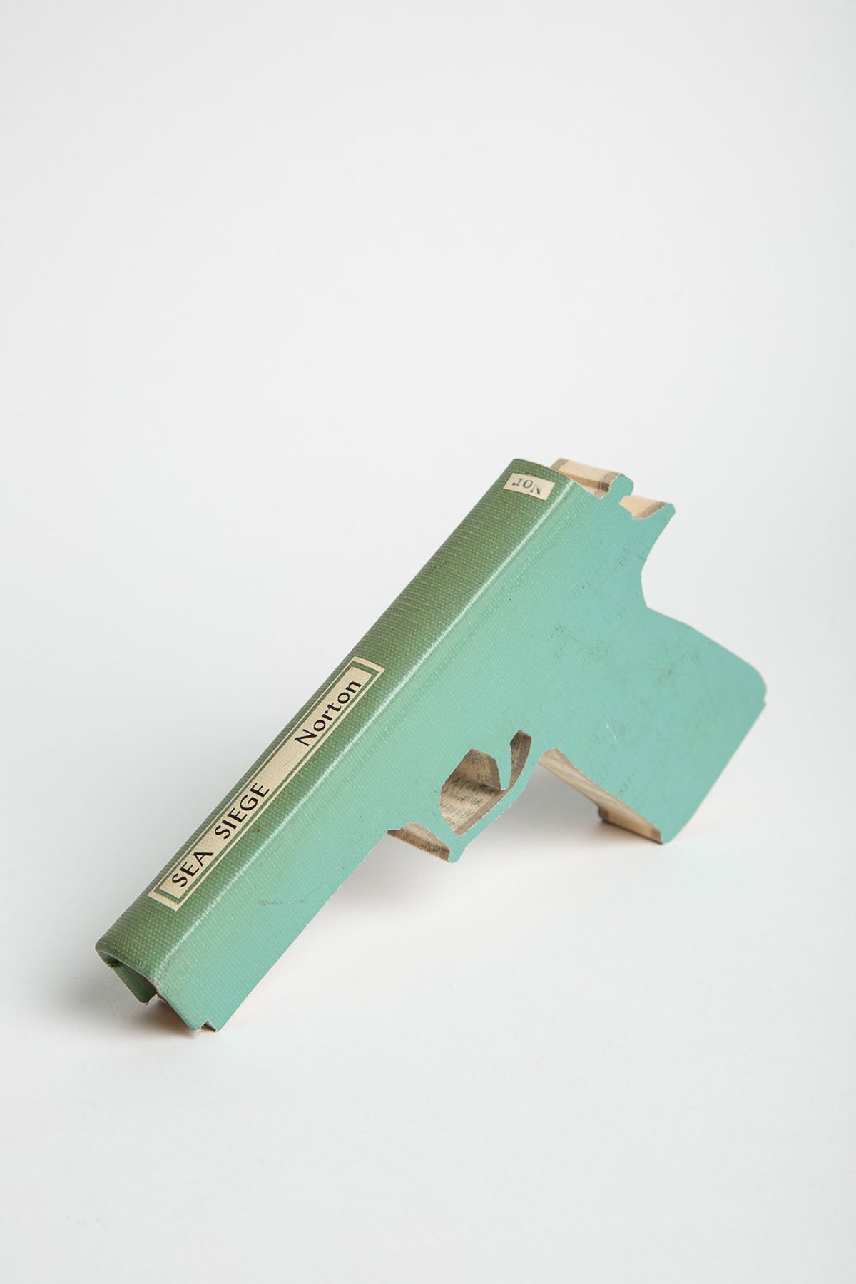 Robert The | Sea Seige Carved Bookgun