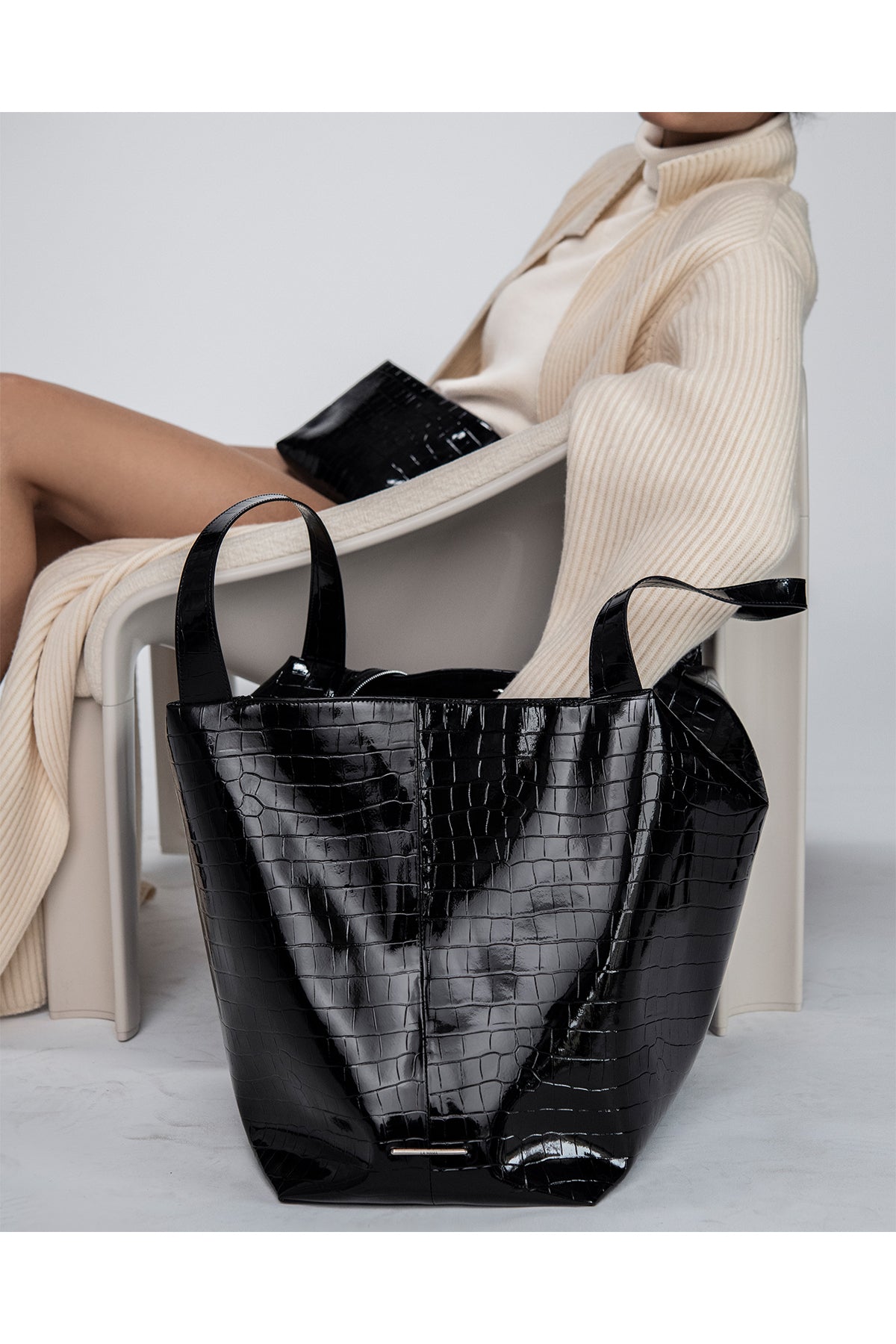 LA MAMA | LM1 Black Lacquer Croc-Embossed Bag