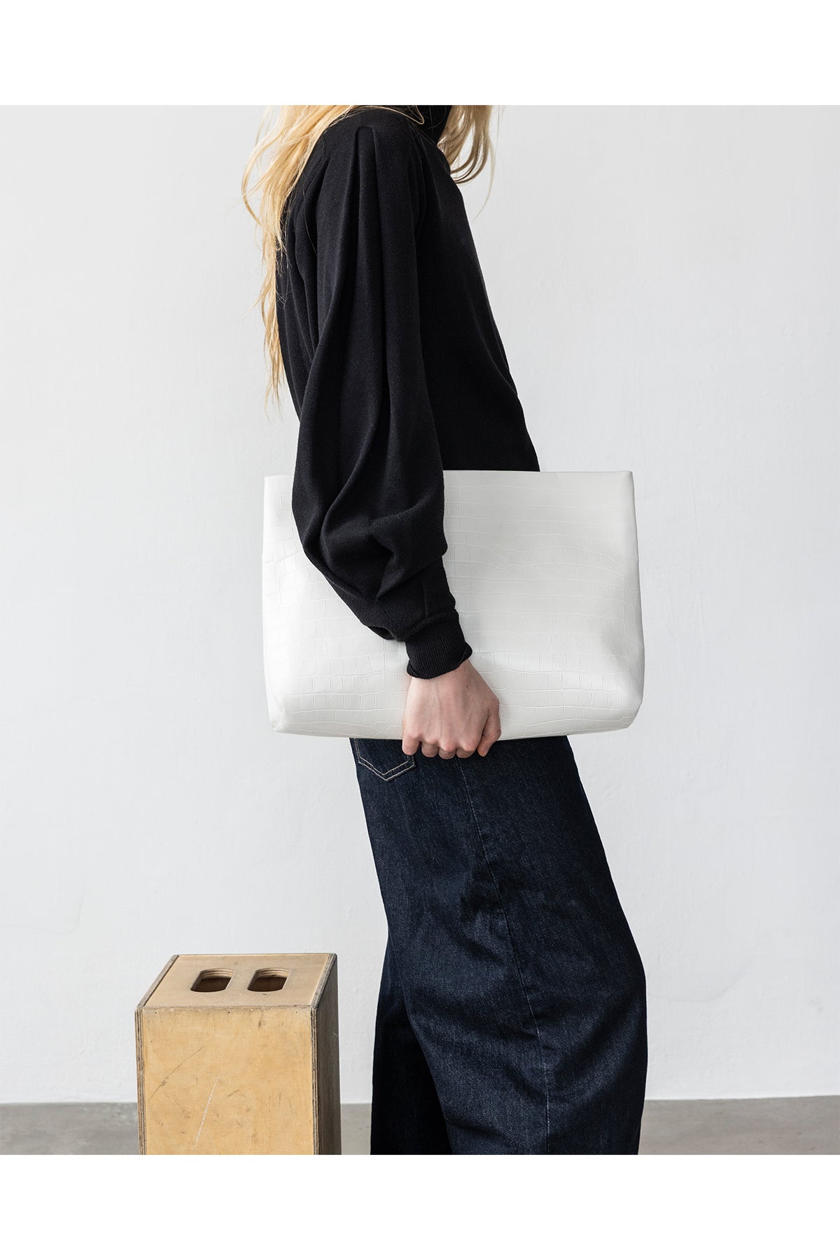 LA MAMA | XL White Chalk Croc-Embossed Pouch