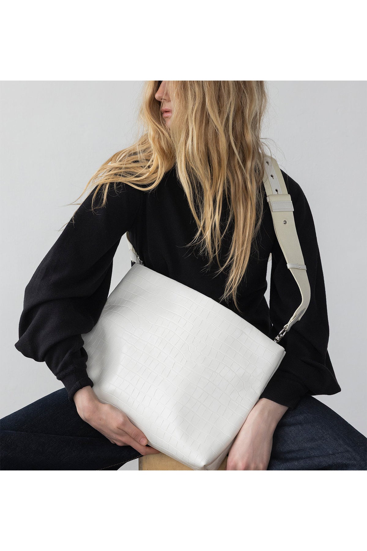 LA MAMA | White Chalk Croc-Embossed Tracolla
