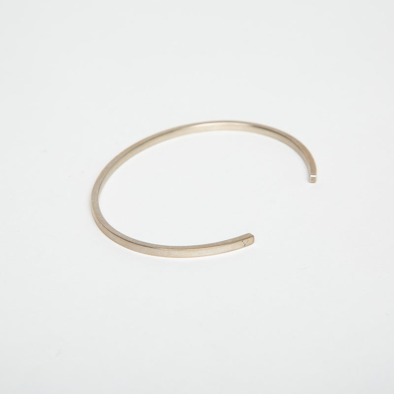 LE GRAMME | 7G POLISHED SILVER RIBBON CUFF BRACELET