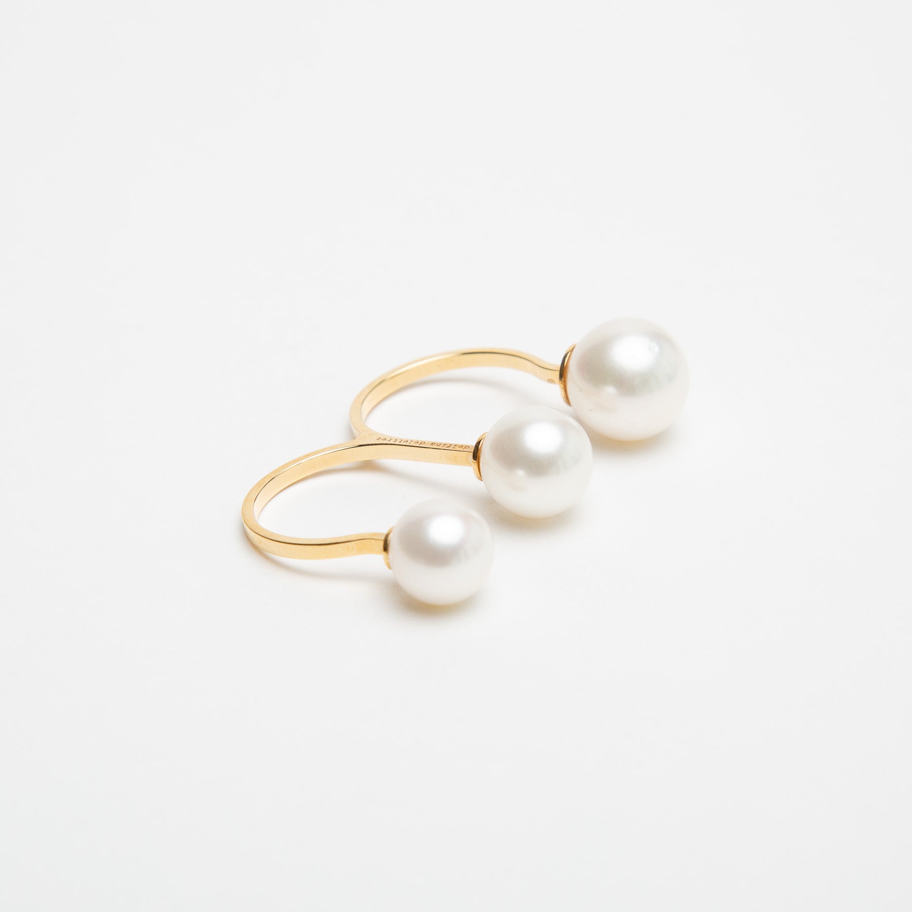 DELFINA DELETTREZ | TRIPLE PEARL RING