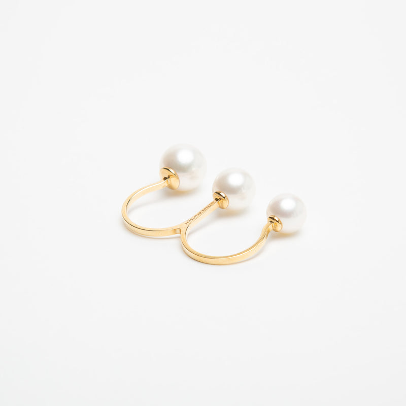 DELFINA DELETTREZ | TRIPLE PEARL RING