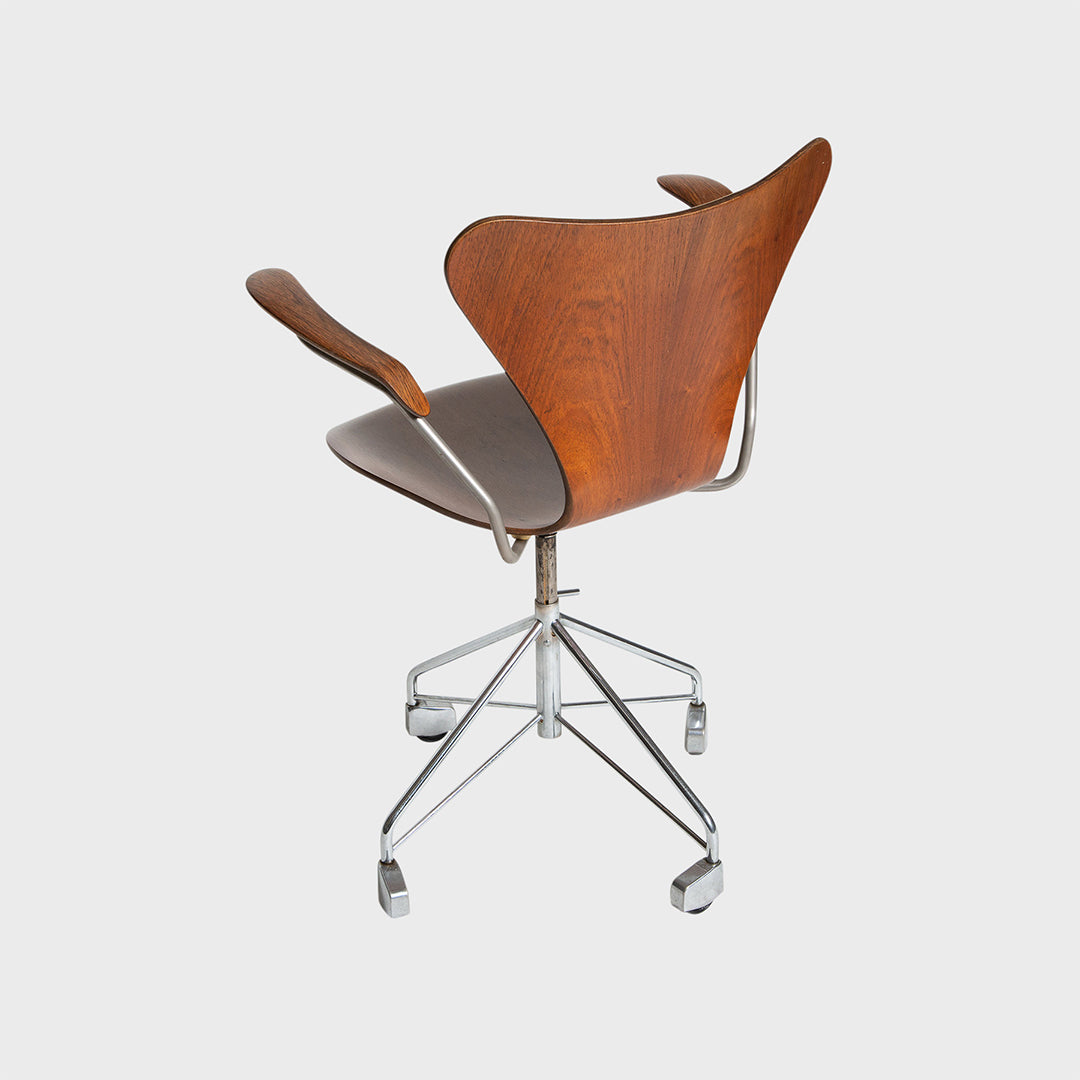 MAXFIELD PRIVATE COLLECTION | 1960'S ARNE JACOBSEN OFFICE CHAIR