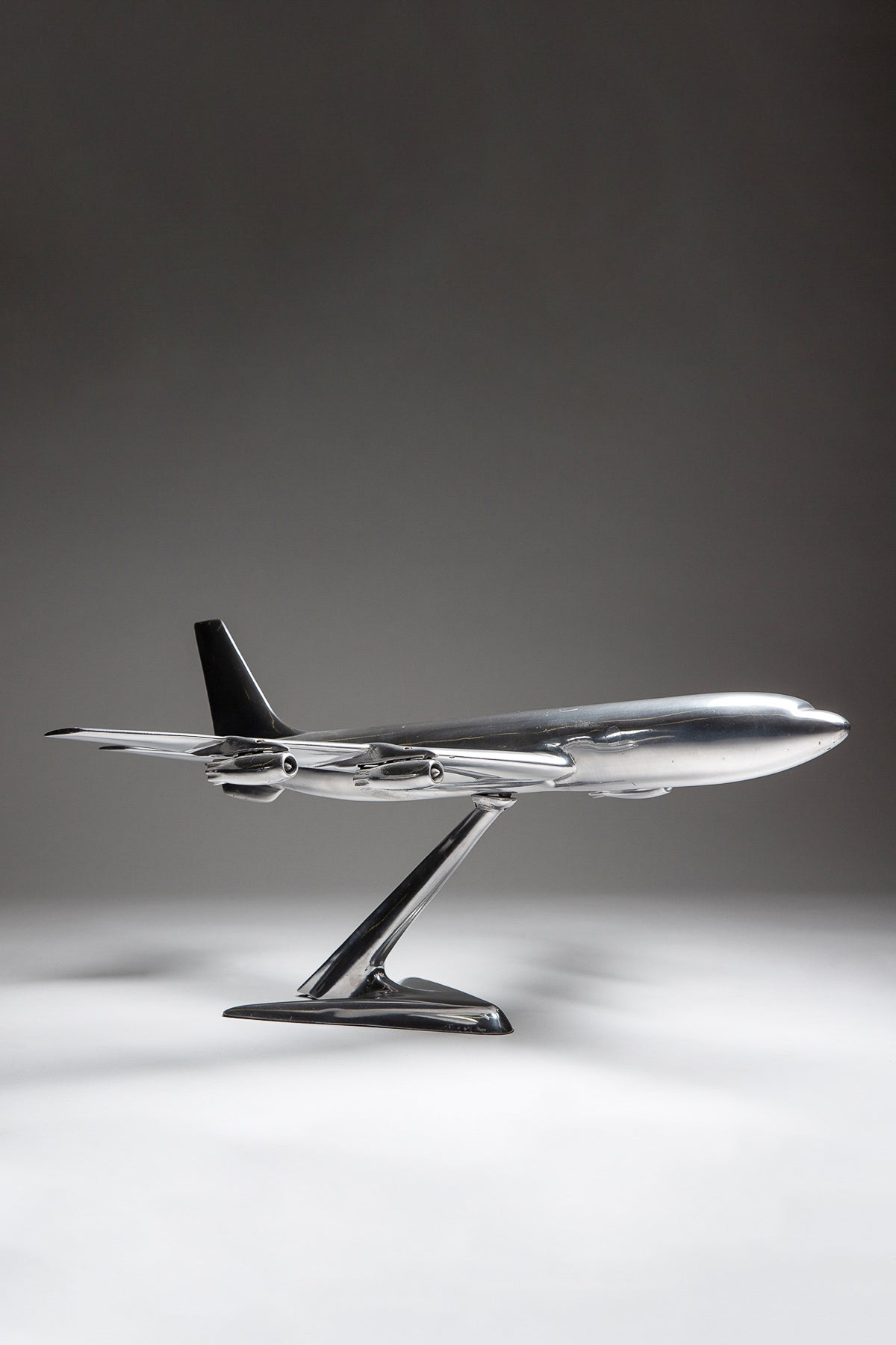 MAXFIELD PRIVATE COLLECTION | ROYAL AIR FORCE 707 MODEL AIRPLANE