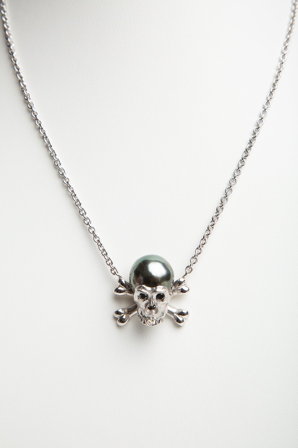 MAXFIELD PRIVATE COLLECTION | BLACK PEARL DIAMOND SKULL NECKLACE