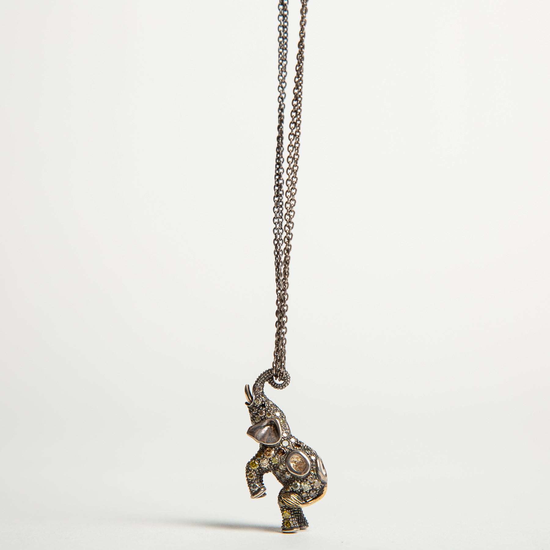 BIBI VAN DER VELDEN | MULTI STONE ELEPHANT PENDANT