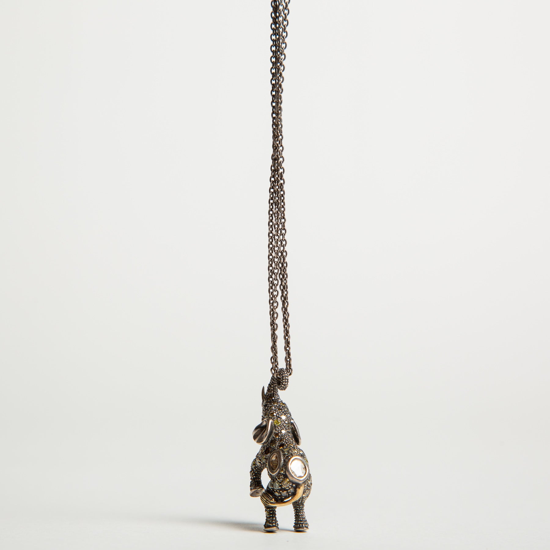 BIBI VAN DER VELDEN | MULTI STONE ELEPHANT PENDANT