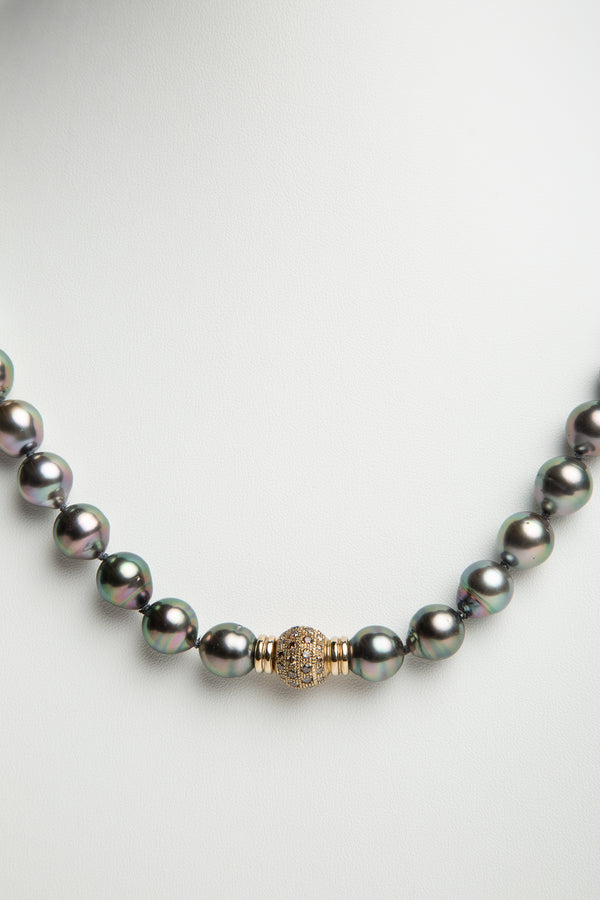 MAXFIELD PRIVATE COLLECTION | PEARL STRAND WITH DIAMOND SPACER