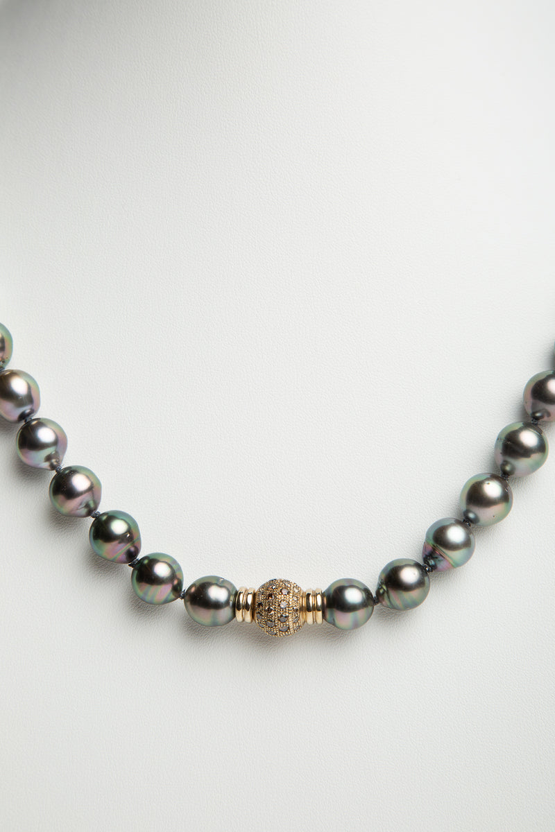MAXFIELD PRIVATE COLLECTION | PEARL STRAND WITH DIAMOND SPACER
