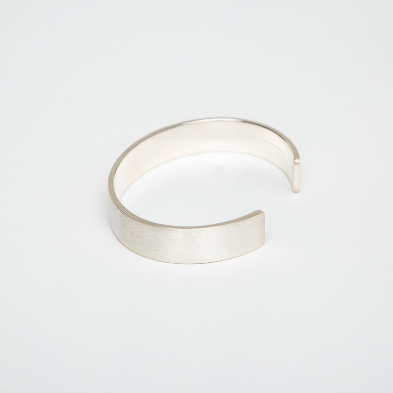 LE GRAMME | 33G BRUSHED SILVER RIBBON CUFF BRACELET