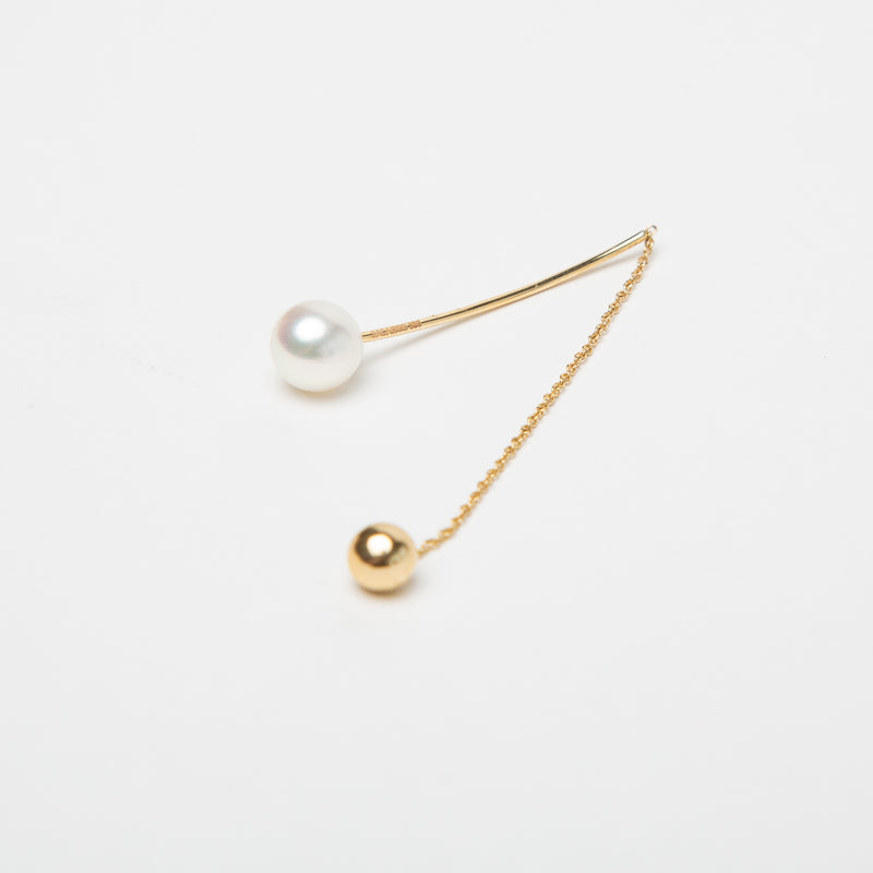 SOPHIE BILLE BRAHE | SINGLE PEARL ELIPSE TASSLE EAR CUFF