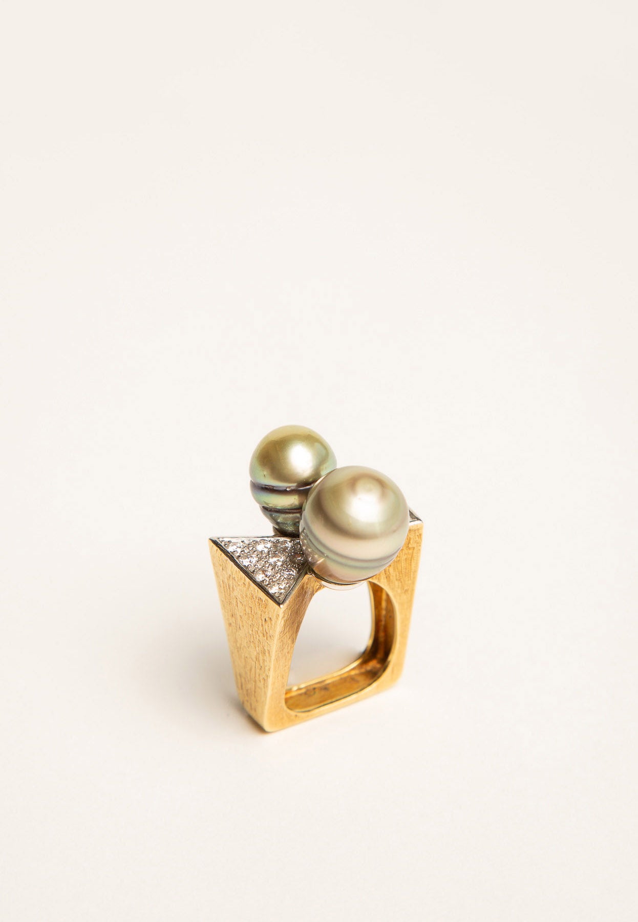 MAXFIELD COLLECTION | DOUBLE PEARL GRIMA DIAMOND RING