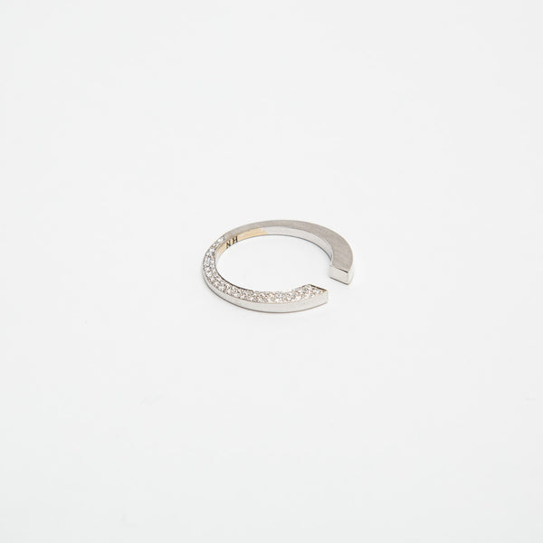 HADAR NORNBERG | HALF DIAMOND TITLED RING