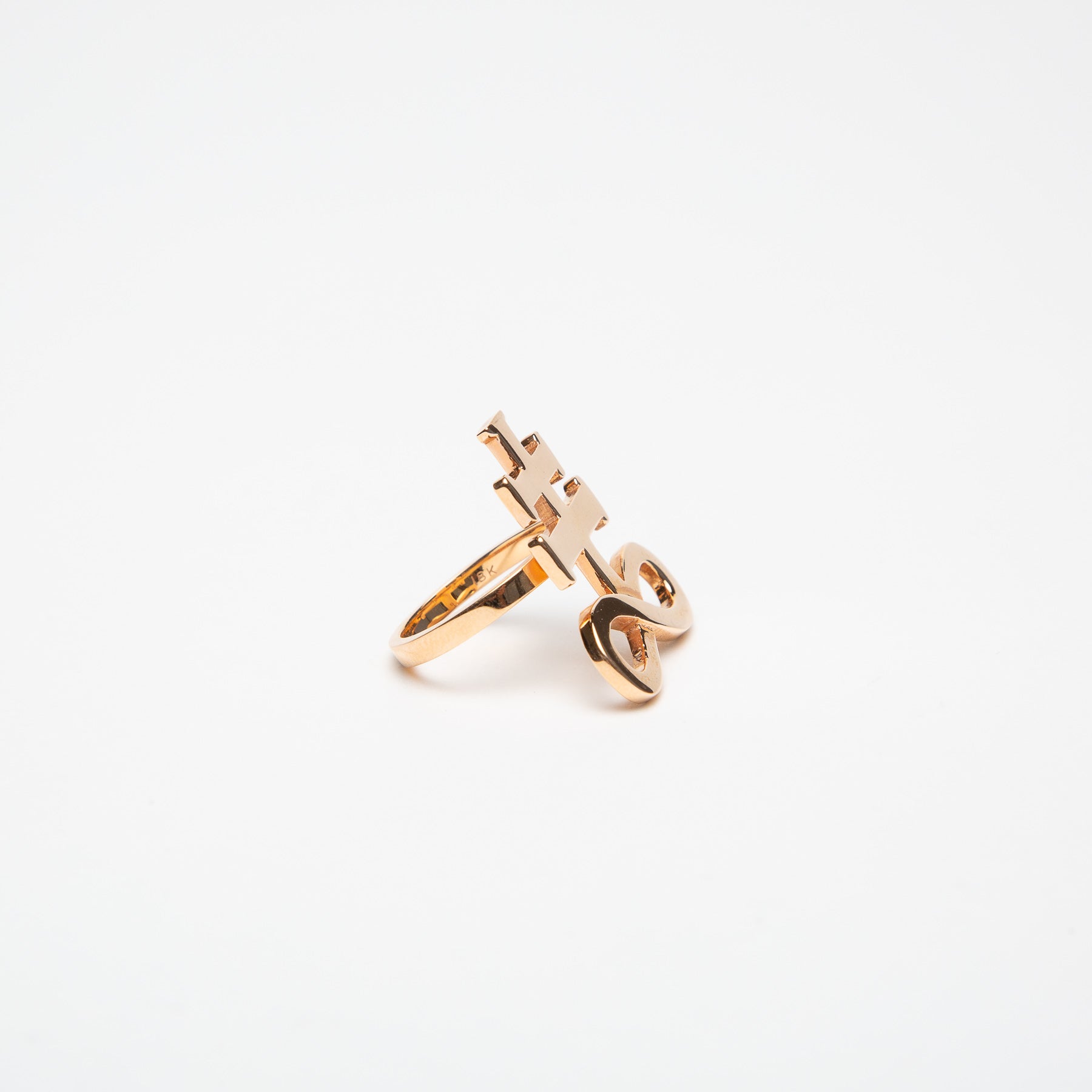 SARAH JANE WILDE | BLACK STAR UPSIDE DOWN CROSS RING