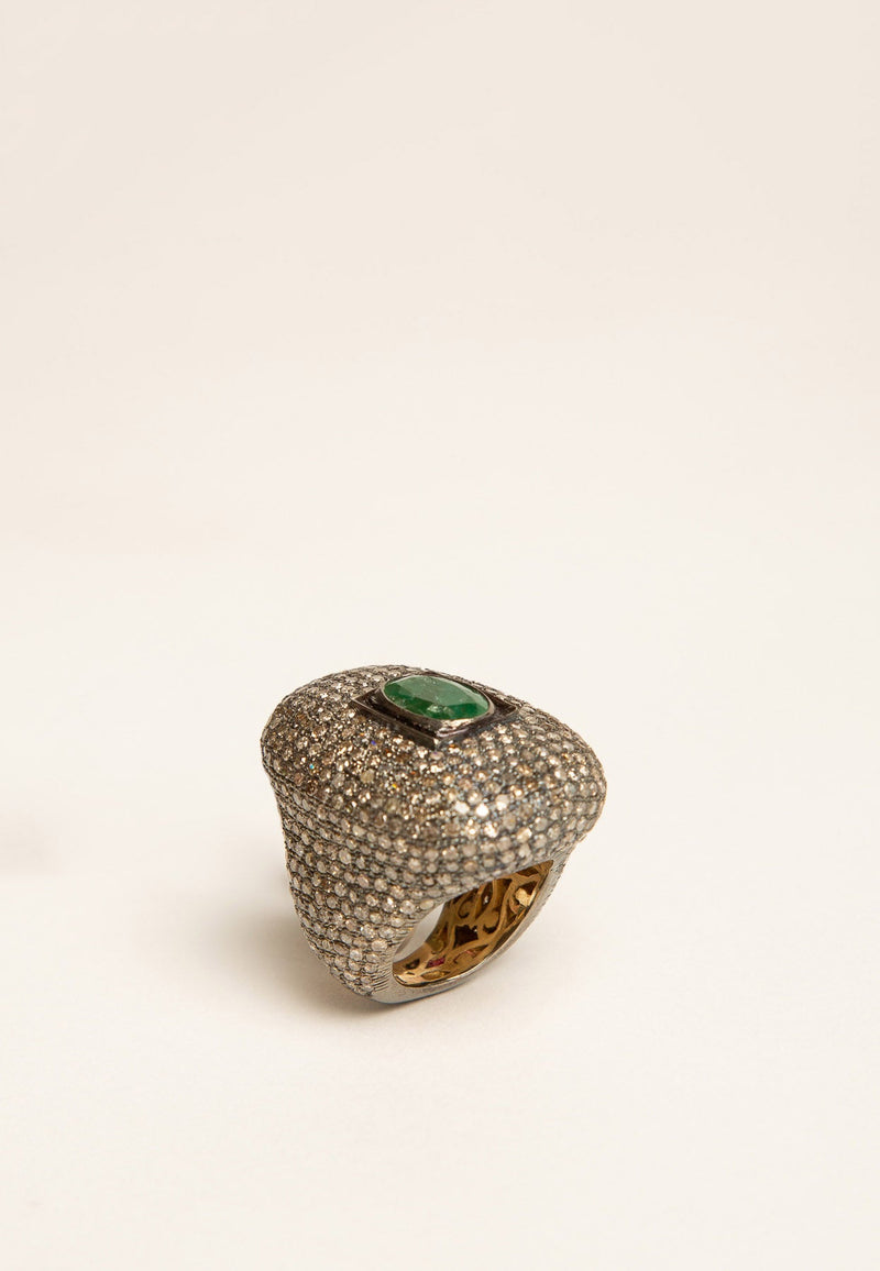 MAXFIELD PRIVATE COLLECTION | EMERALD CENTER DIAMOND RING