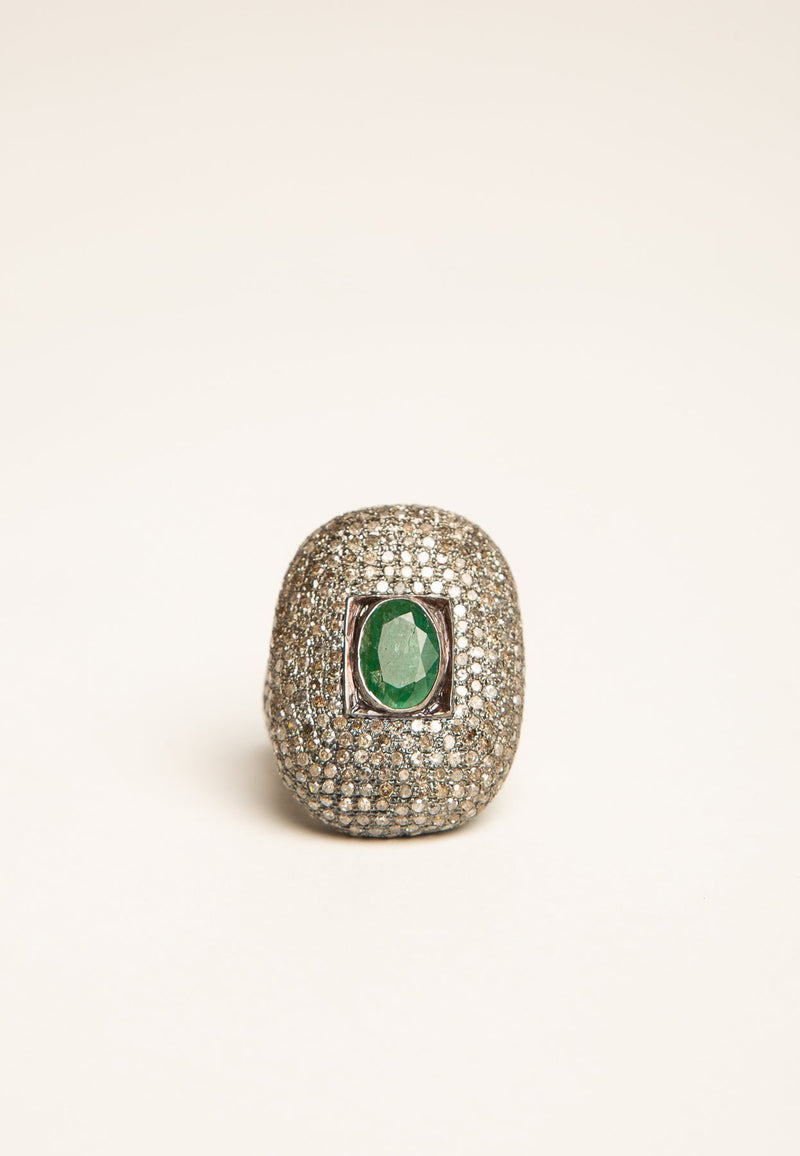 MAXFIELD PRIVATE COLLECTION | EMERALD CENTER DIAMOND RING