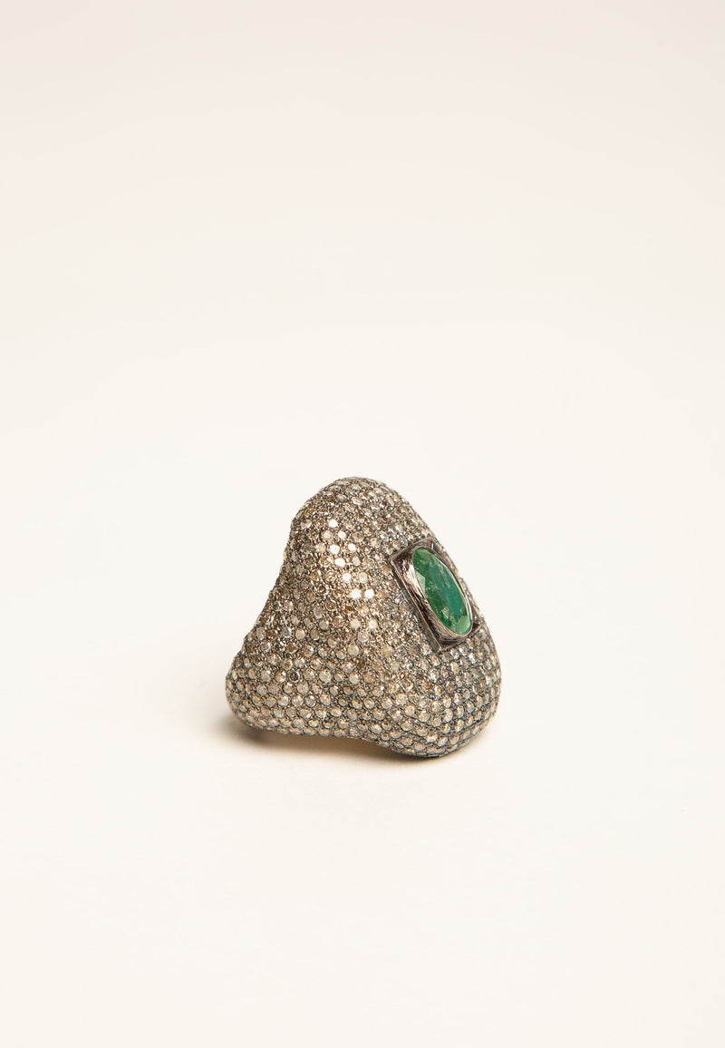MAXFIELD PRIVATE COLLECTION | EMERALD CENTER DIAMOND RING
