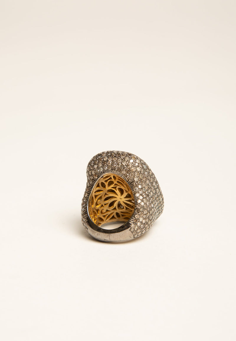 MAXFIELD PRIVATE COLLECTION | EMERALD CENTER DIAMOND RING