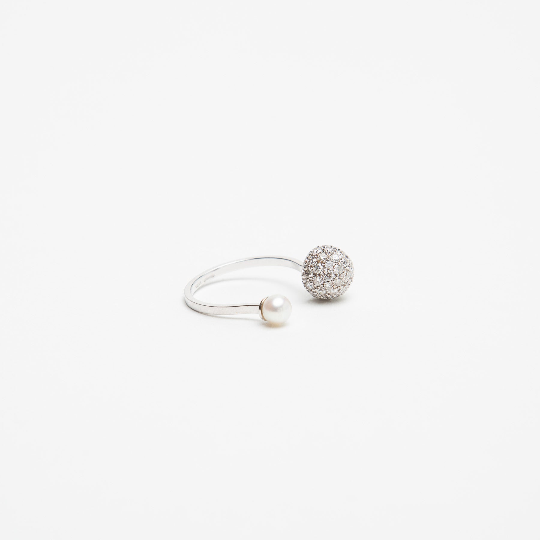 DELFINA DELETTREZ | SPHERE DIAMOND PEARL RING