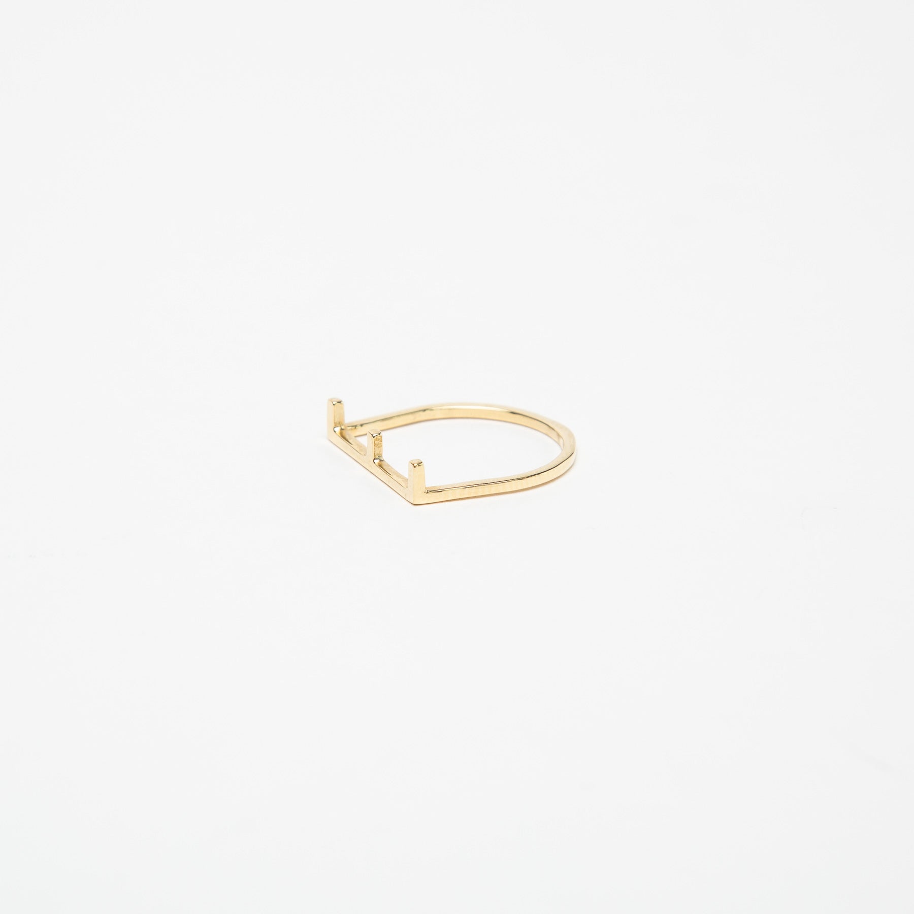 KWIT | 14K YELLOW GOLD LETTER E RING - MAXFIELD LA