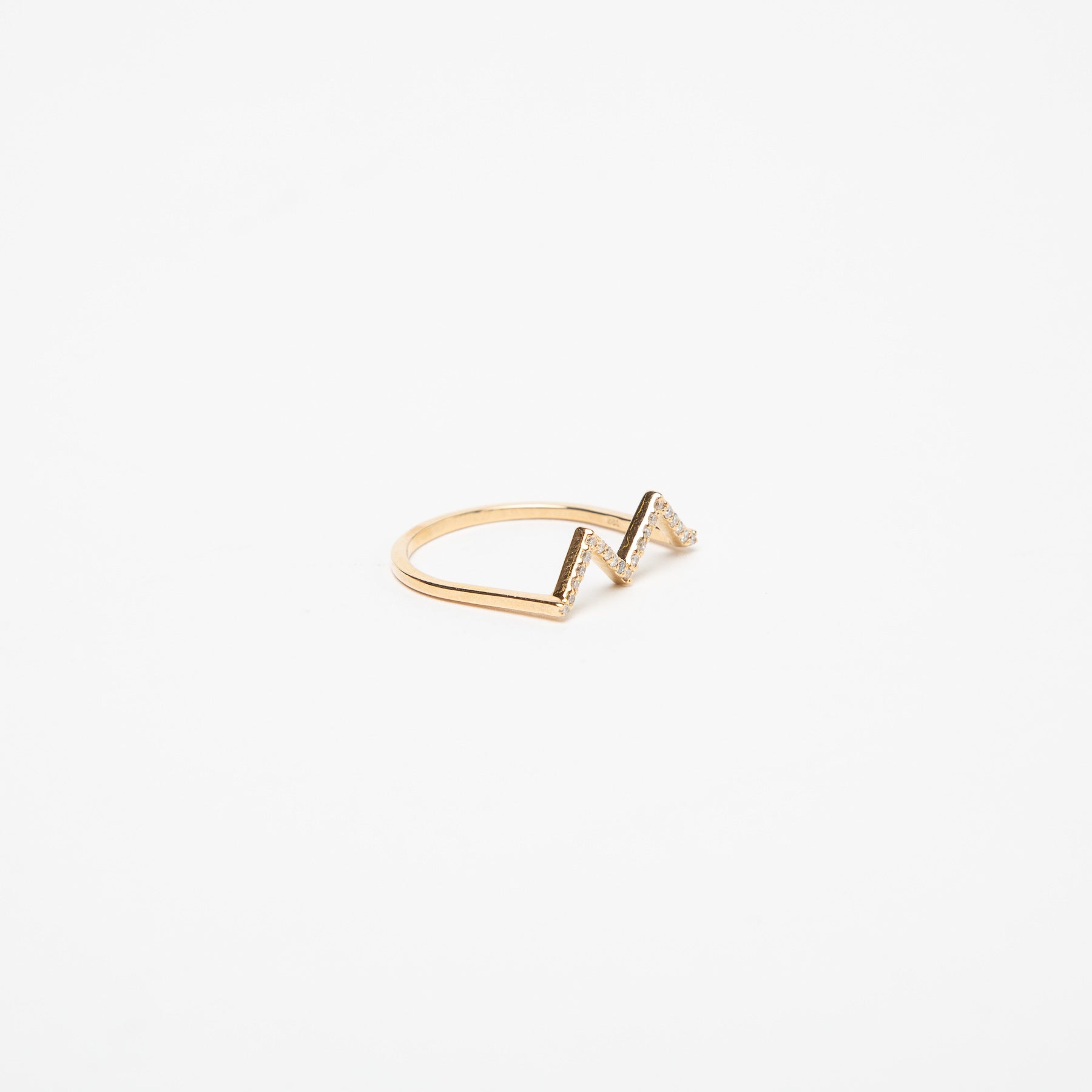 KWIT | YELLOW GOLD MW ZIG ZAG DIAMOND RING