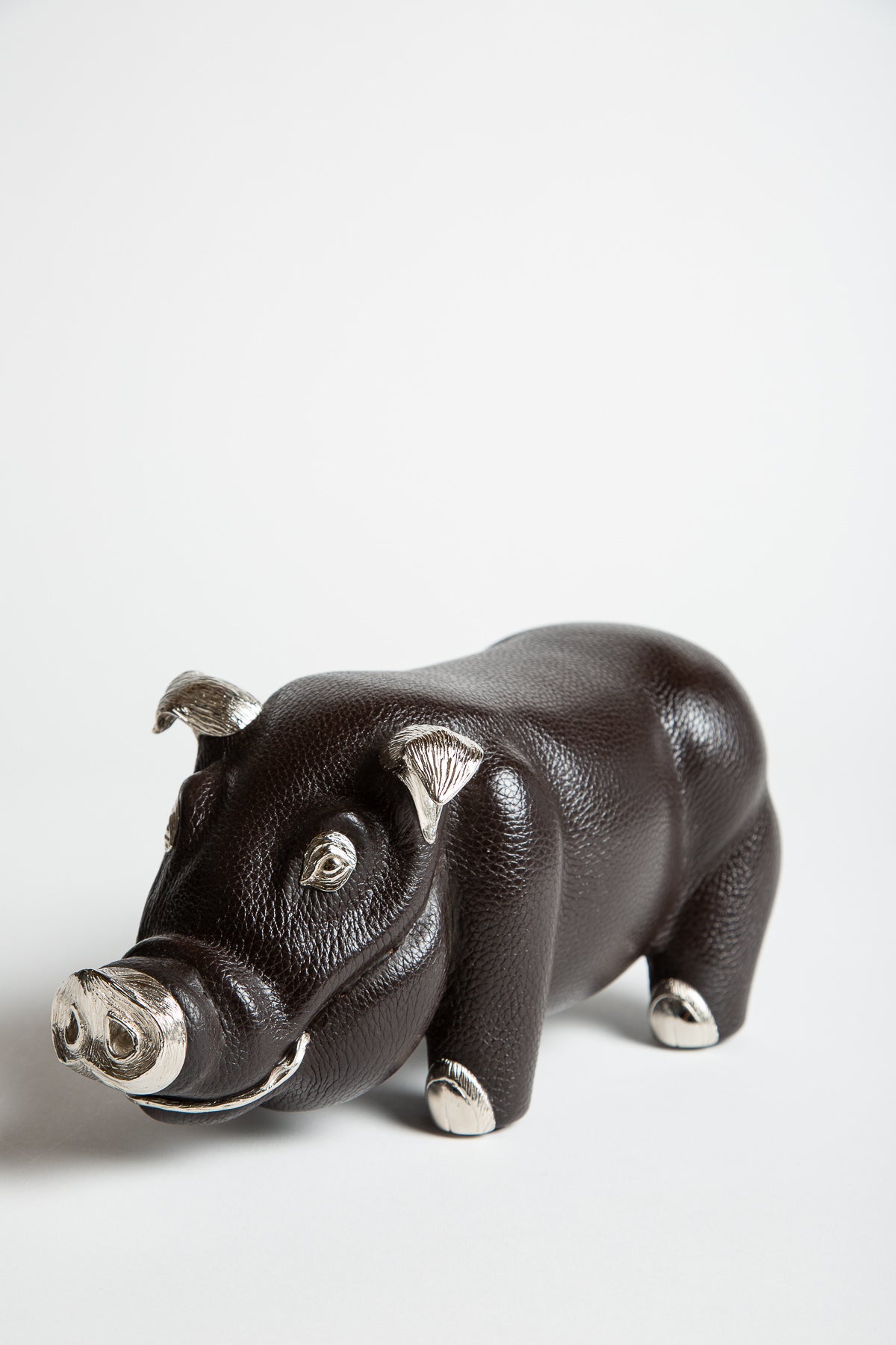 LOTUS ARTS DE VIVRE | LEATHER DESKTOP PIG