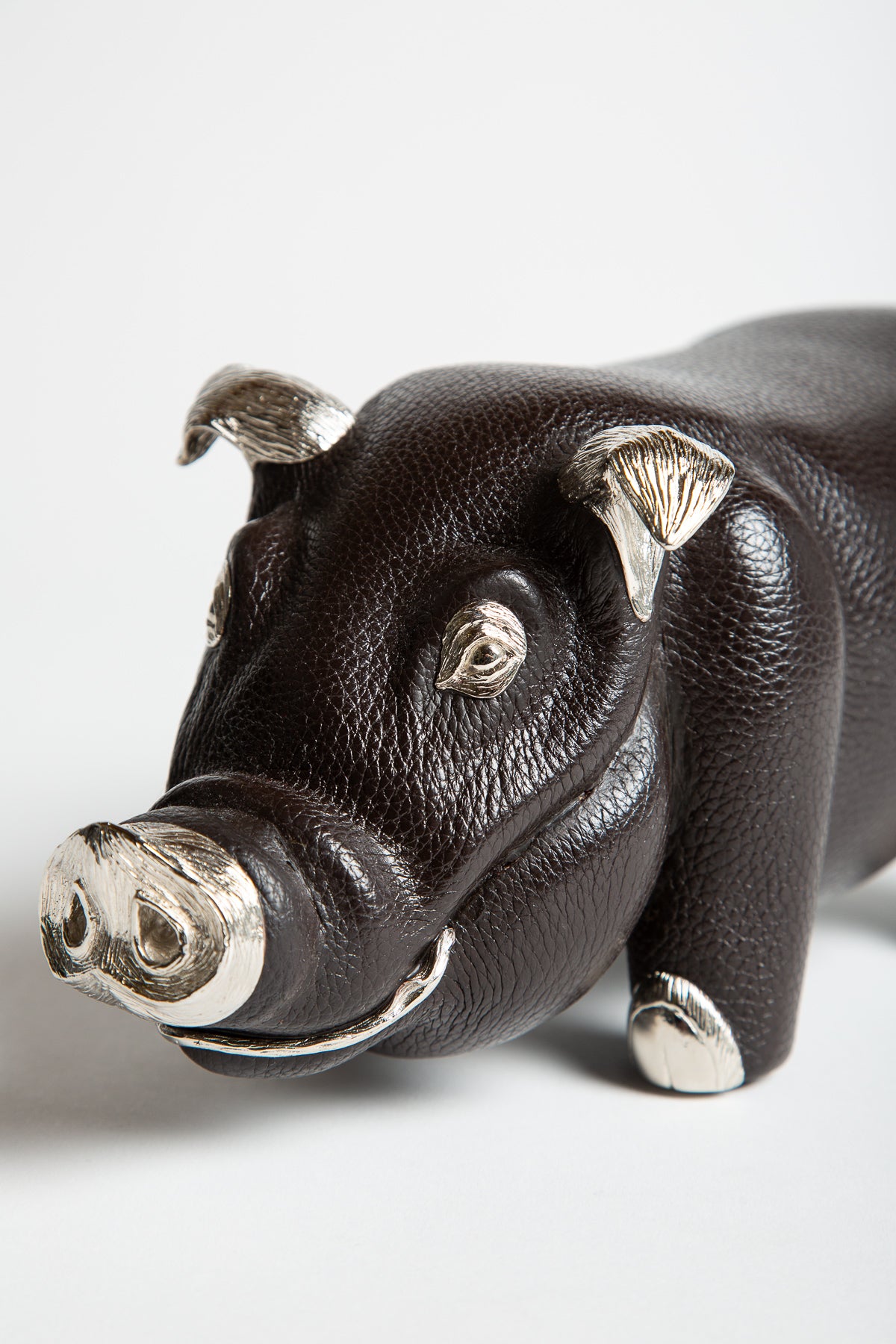 LOTUS ARTS DE VIVRE | LEATHER DESKTOP PIG