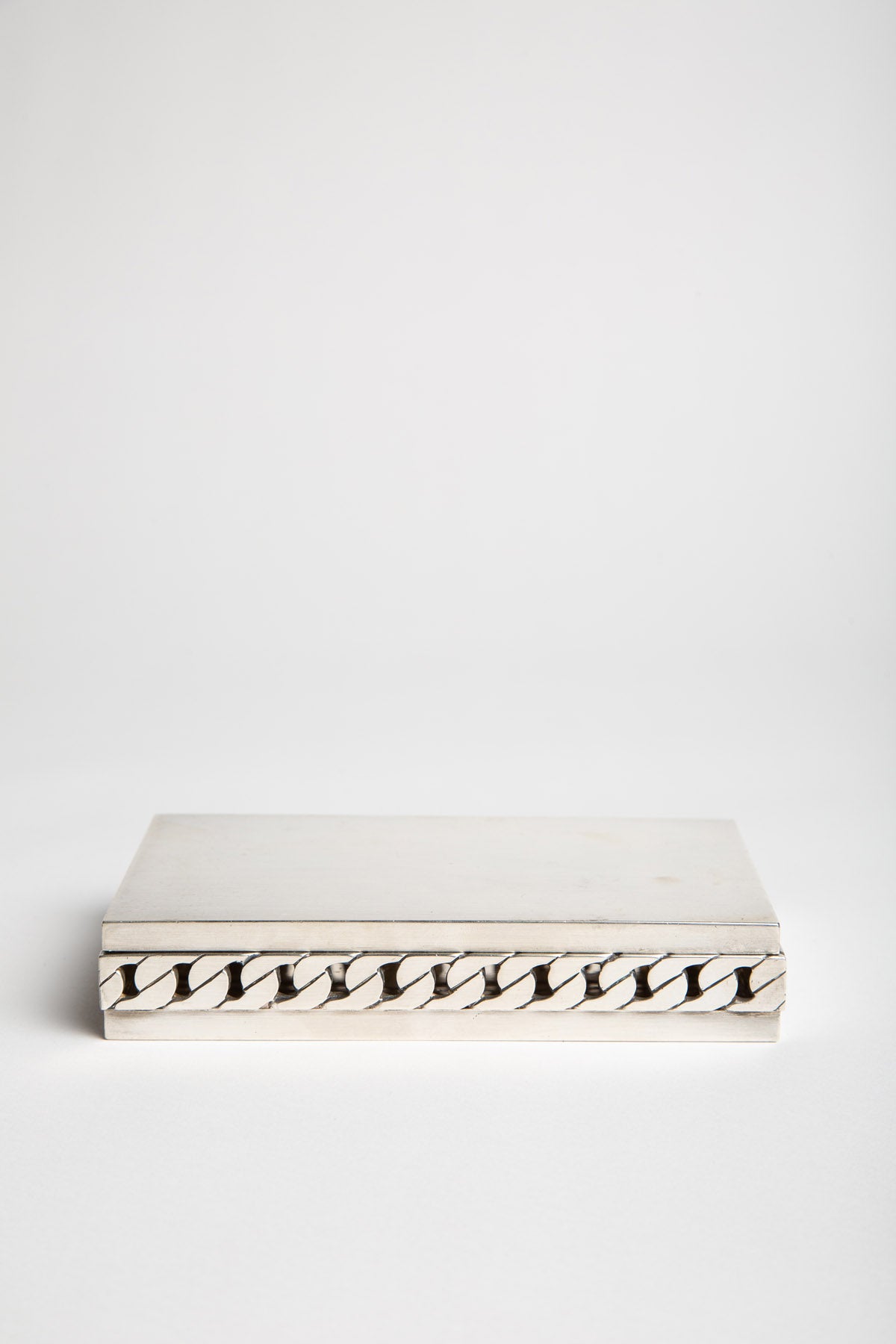 GUCCI | VINTAGE STERLING SILVER BOX WITH CHAIN MOTIF - MAXFIELD LA