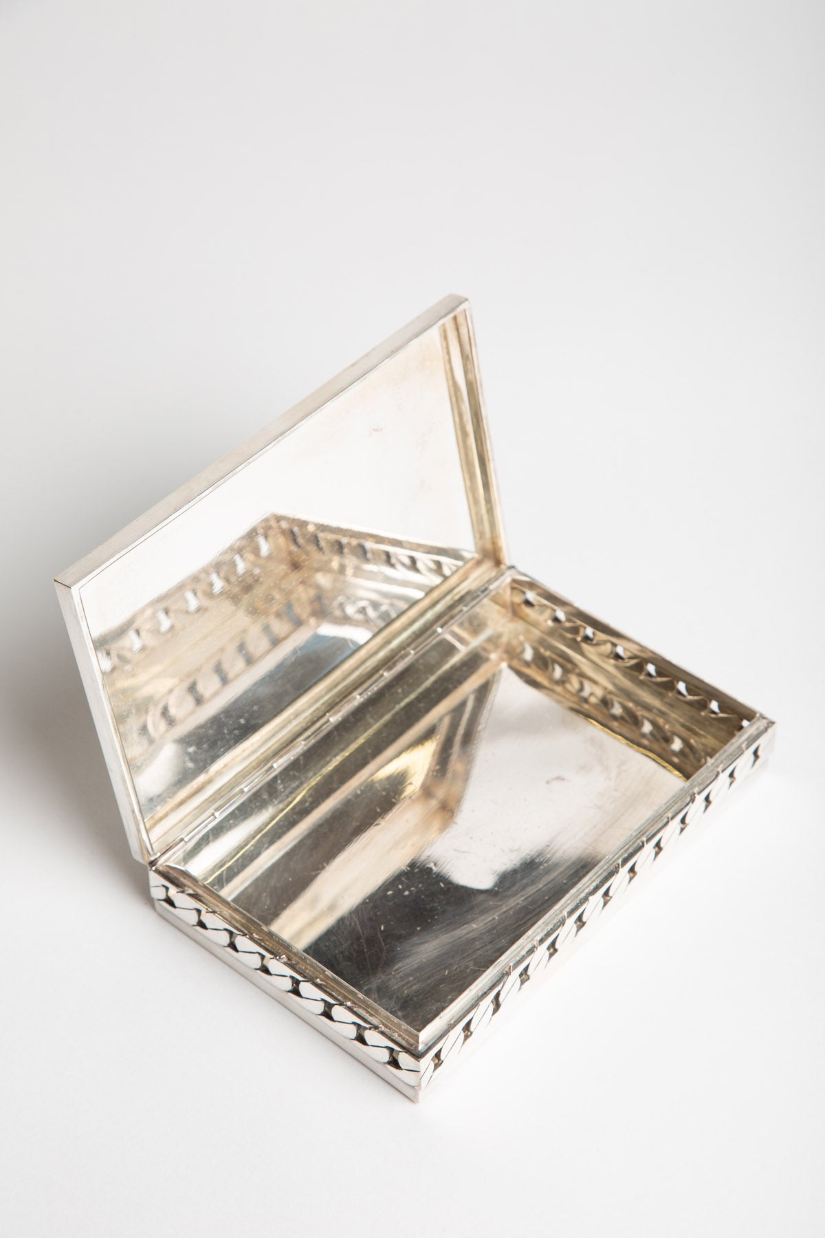 GUCCI | VINTAGE STERLING SILVER BOX WITH CHAIN MOTIF - MAXFIELD LA