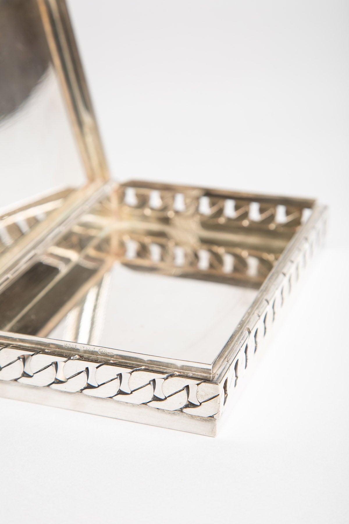 GUCCI | VINTAGE STERLING SILVER BOX WITH CHAIN MOTIF - MAXFIELD LA