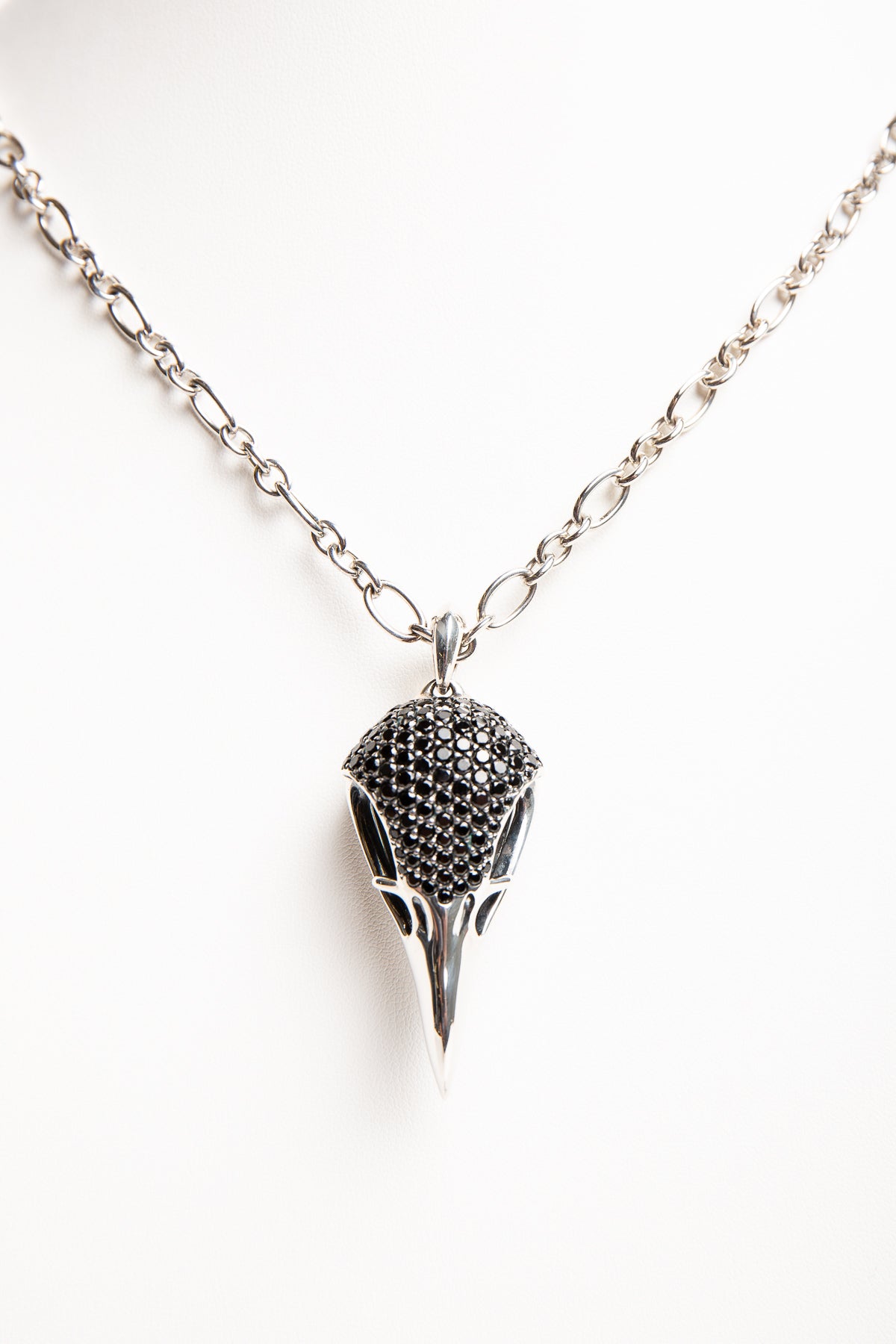 SHAUN LEANE | LARGE SKULL BLACK SPINEL NECKLACE