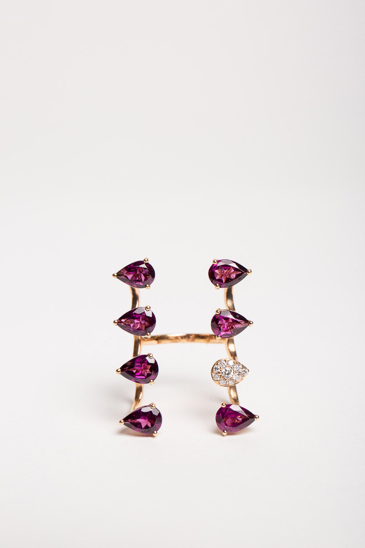 STEFERE | 18K WHITE GOLD 10 DIAMOND GARNET RING